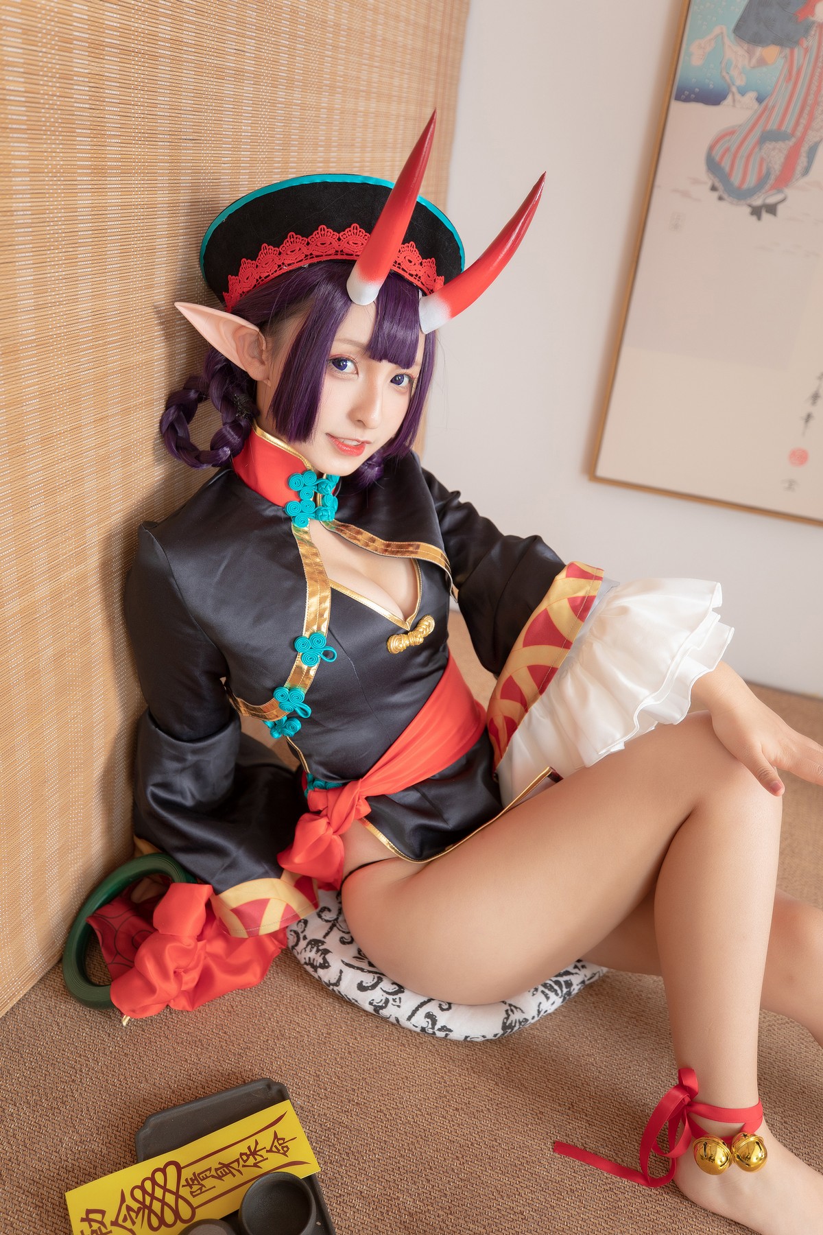 xgyw.top_萝莉美女神楽板真冬酒吞cos主题性感黑色短旗袍秀翘臀美腿撩人诱惑写真150P