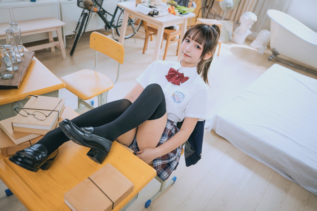xgyw.top_萝莉美女神楽板真冬百合教室主题教室里师生情主题性感白T配黑丝袜诱惑写真150P