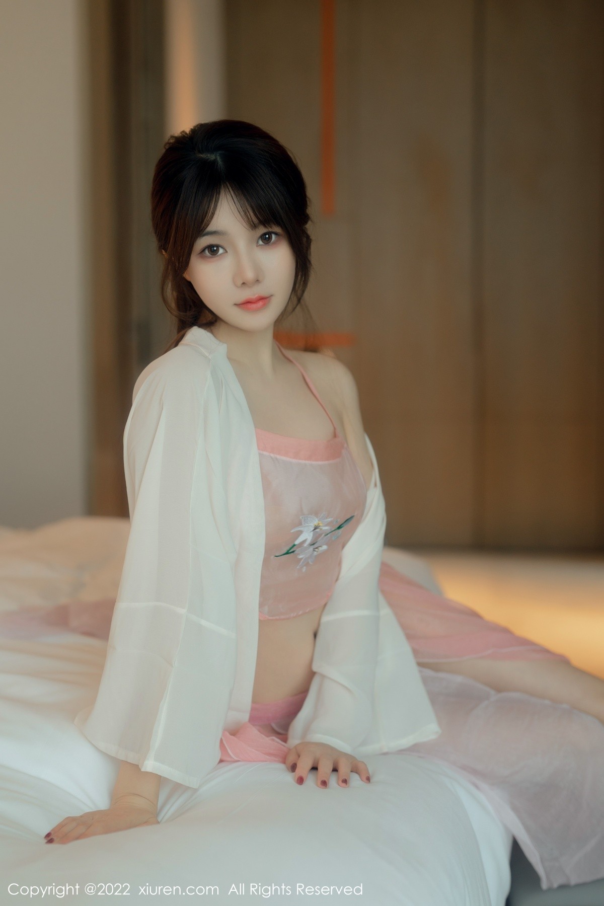 xgyw.top_XiuRen第5519期_模特婠婠么床上粉色古典薄纱服饰秀曼妙身材豪乳翘臀诱惑写真59P