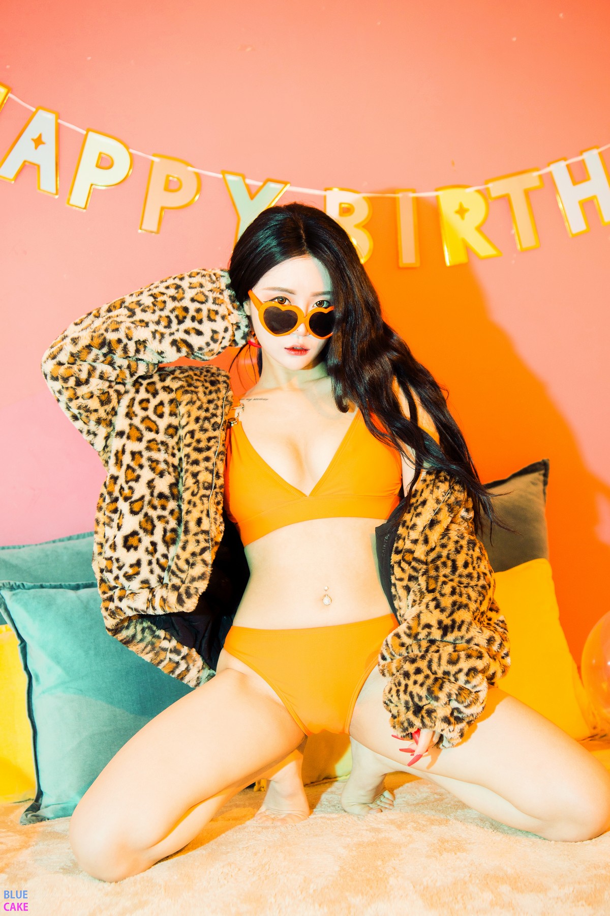 xgyw.top_[Bluecake]Bomi-Happy Bomiday主题私房性感白色情趣内衣秀完美身材诱惑写真95P