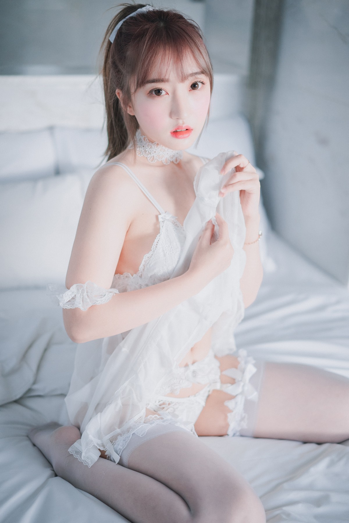 xgyw.top_[DJAWA]No.196_模特Hanari_Snow Cat主题私房白色薄纱露白色情趣内衣惹火诱惑写真35P