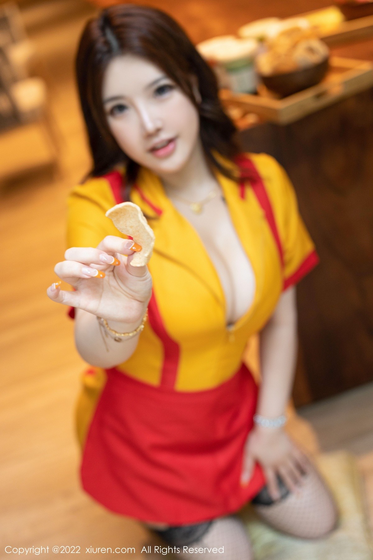 xgyw.top_XiuRen第5509期_模特小海臀Rena海南旅拍服务员制服秀丰满身材撩人诱惑写真56P