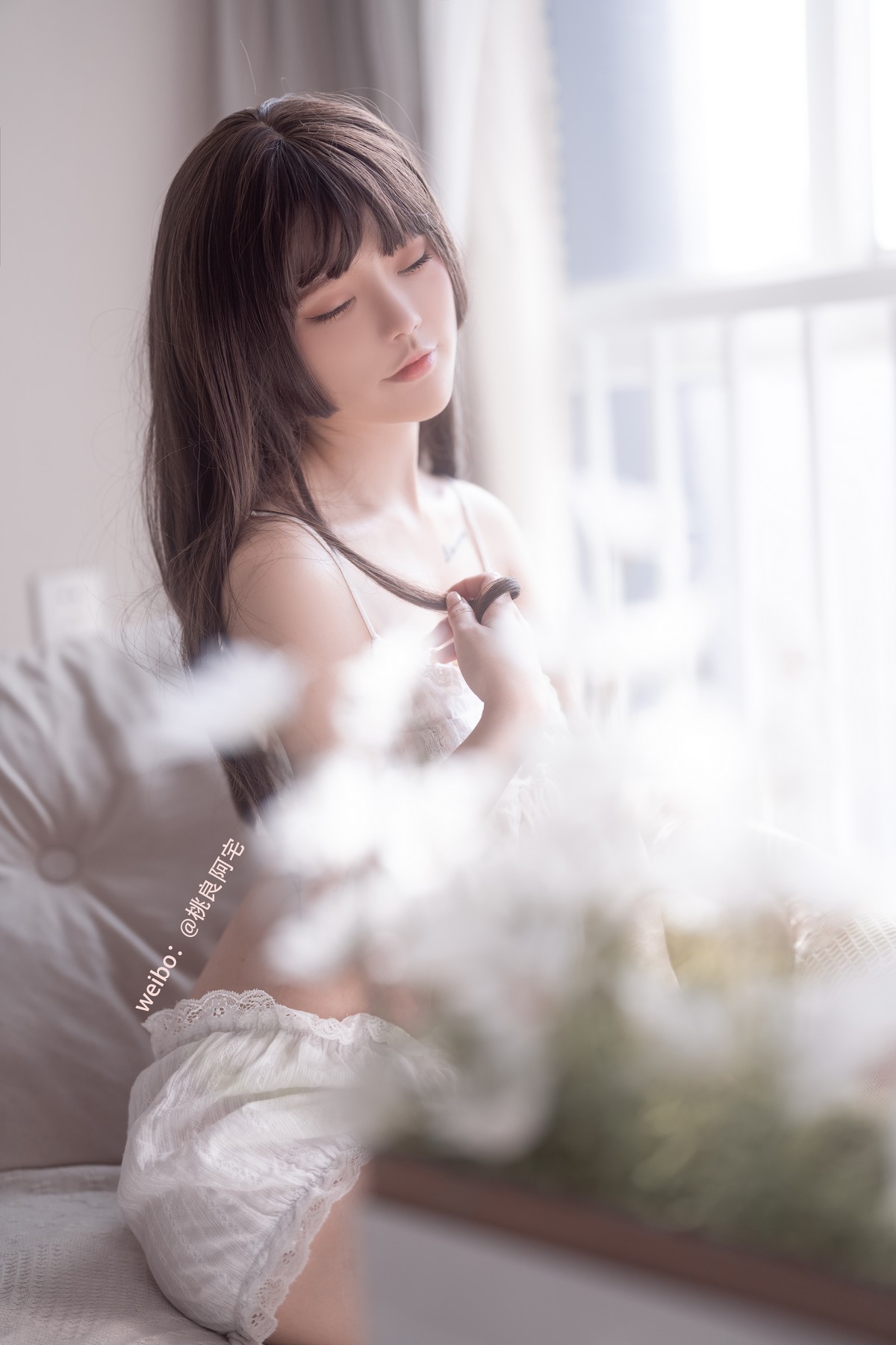 xgyw.top_Coser美女桃良阿宅桃良吊带主题私房性感白色分体吊带睡衣秀完美身材诱惑写真30P