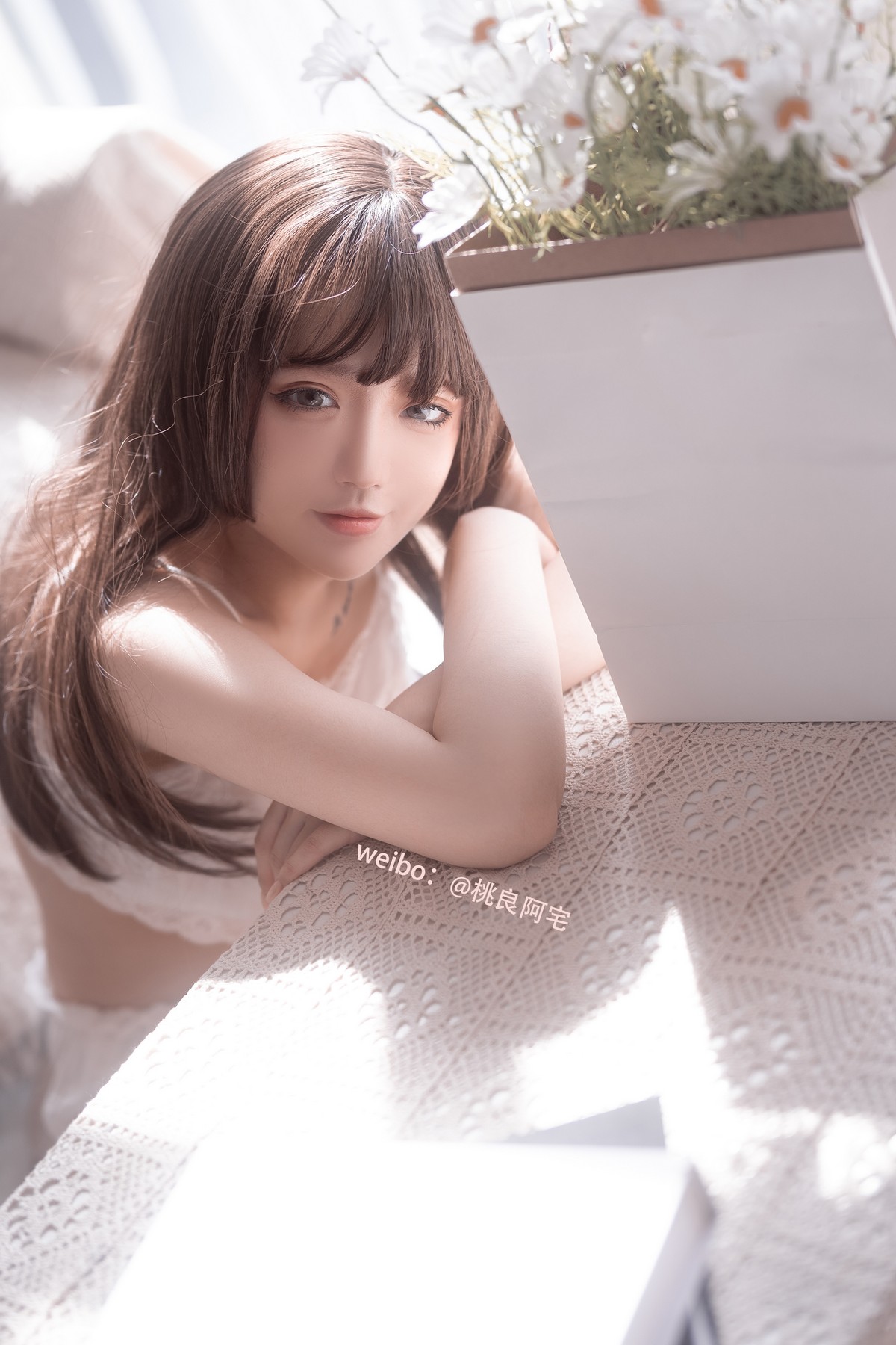 xgyw.top_Coser美女桃良阿宅桃良吊带主题私房性感白色分体吊带睡衣秀完美身材诱惑写真30P