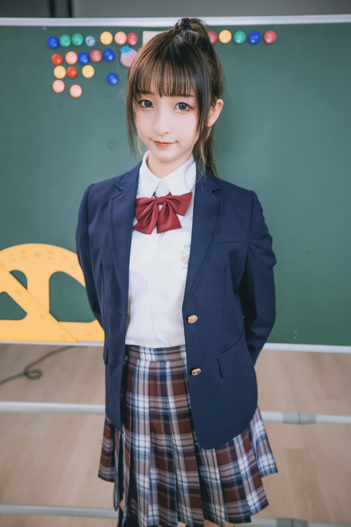 xgyw.top_萝莉美女神楽板真冬百合教室主题教室里师生情主题性感白T配黑丝袜诱惑写真150P