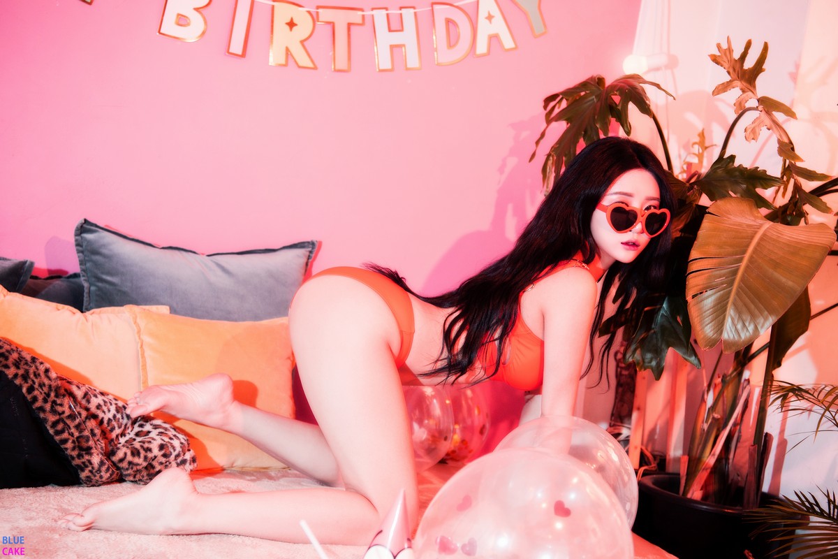 xgyw.top_[Bluecake]Bomi-Happy Bomiday主题私房性感白色情趣内衣秀完美身材诱惑写真95P