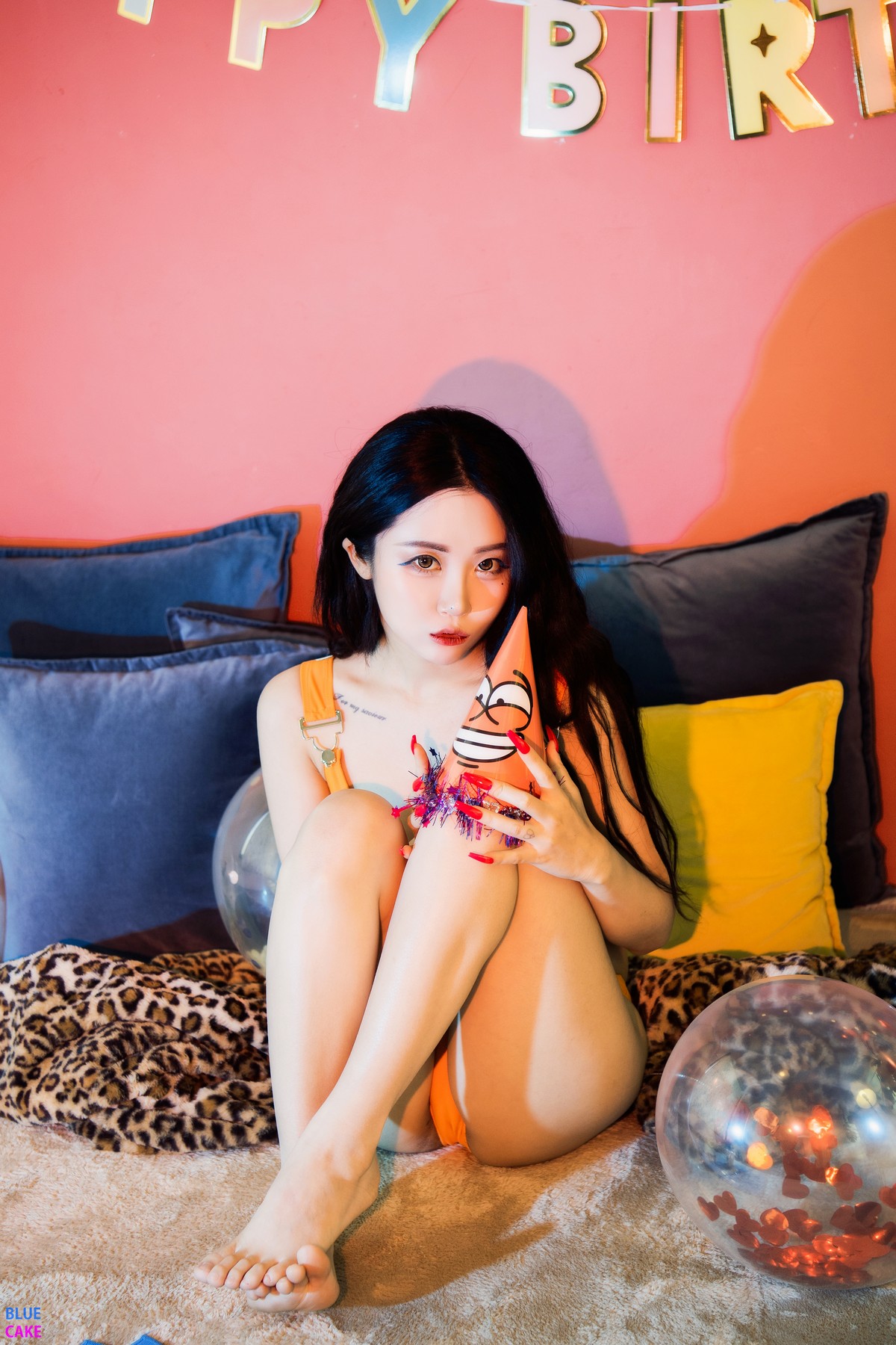 xgyw.top_[Bluecake]Bomi-Happy Bomiday主题私房性感白色情趣内衣秀完美身材诱惑写真95P