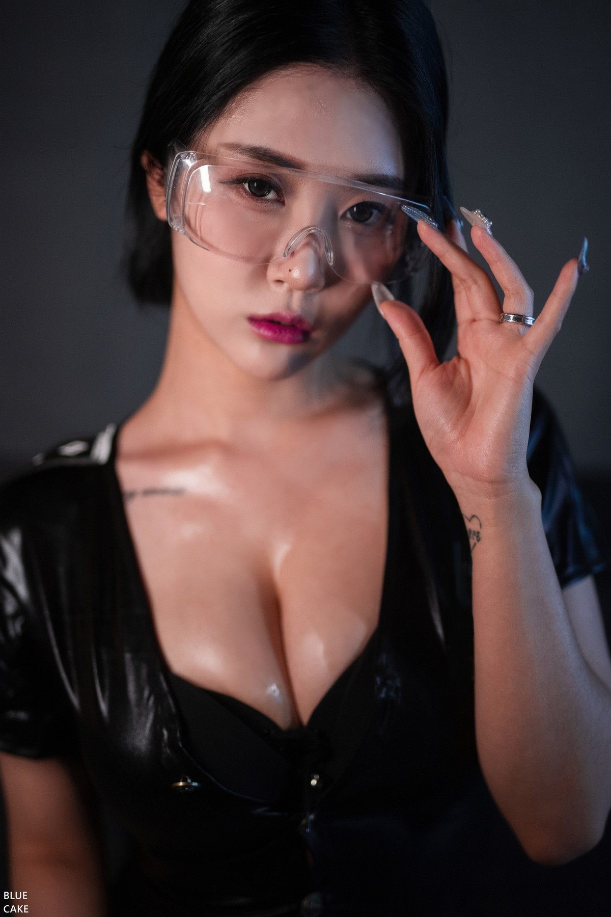 xgyw.top_[Bluecake]Bomi-Siren主题私房性感JK制服 黑色皮质短裙套装秀完美身材诱惑写真71P