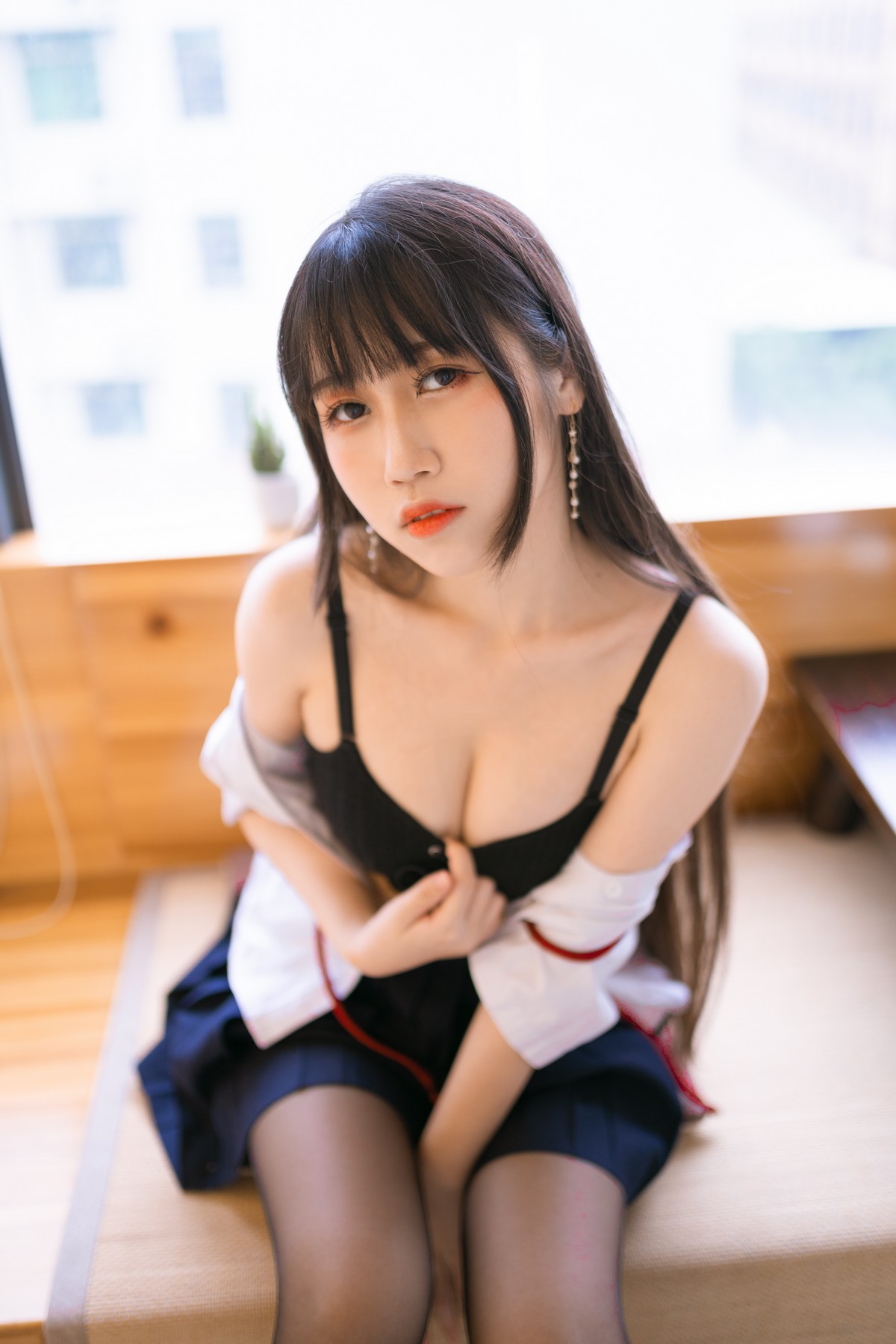 xgyw.top_人气Coser不呆猫校服JK主题私房性感黑色短裙下超薄黑丝裤袜极致魅惑写真64P