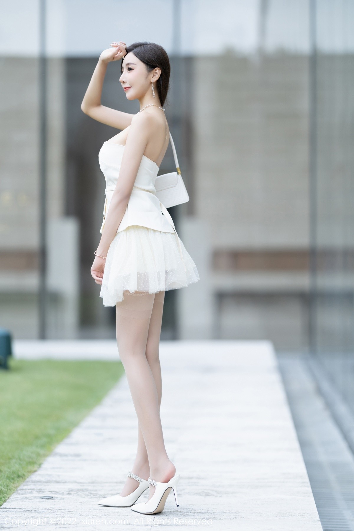 xgyw.top_XiuRen第5539期_女神王馨瑶yanni白色露肩服饰 珍珠色睡裙配蕾丝吊袜诱惑写真78P