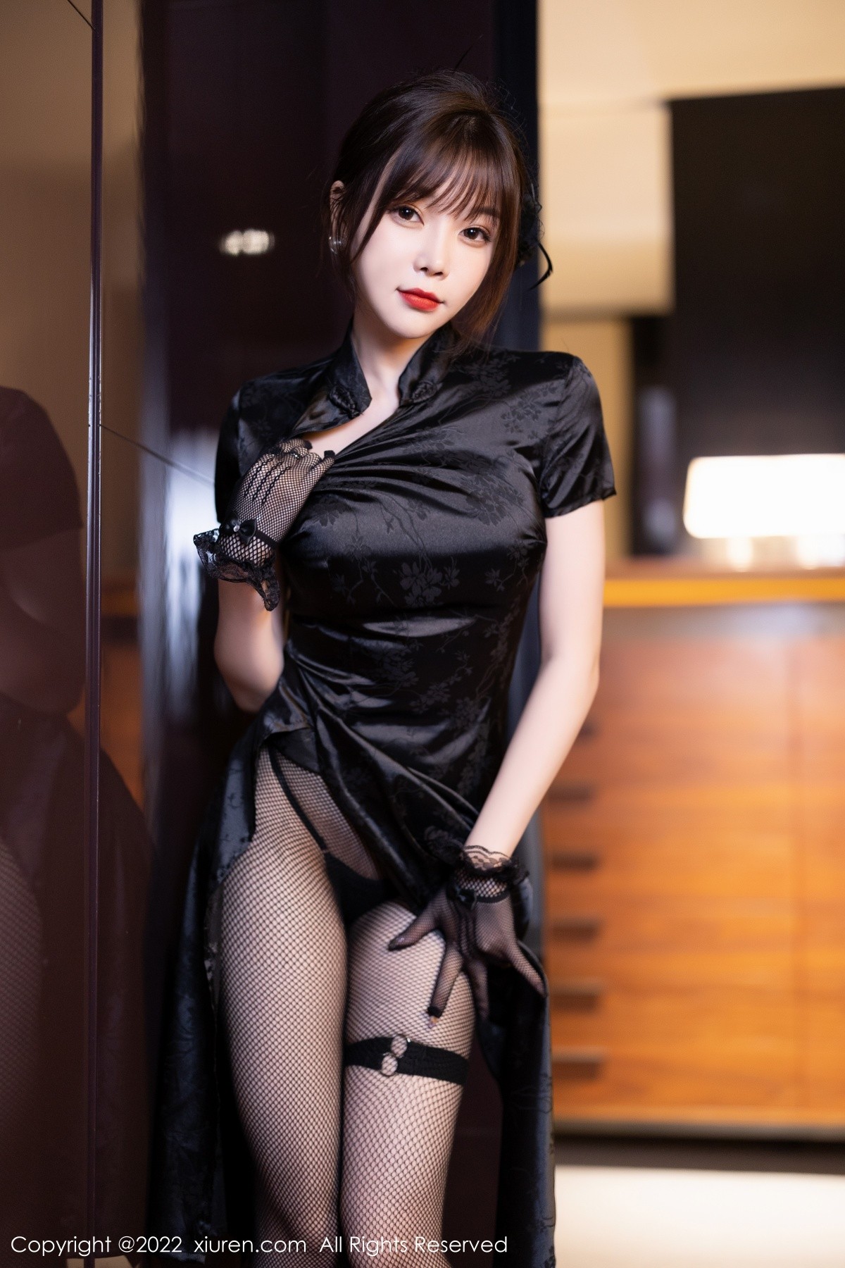 xgyw.top_XiuRen第5532期_女神徐莉芝Booty私房脱性感黑色旗袍露轻透蕾丝内衣诱惑写真79P