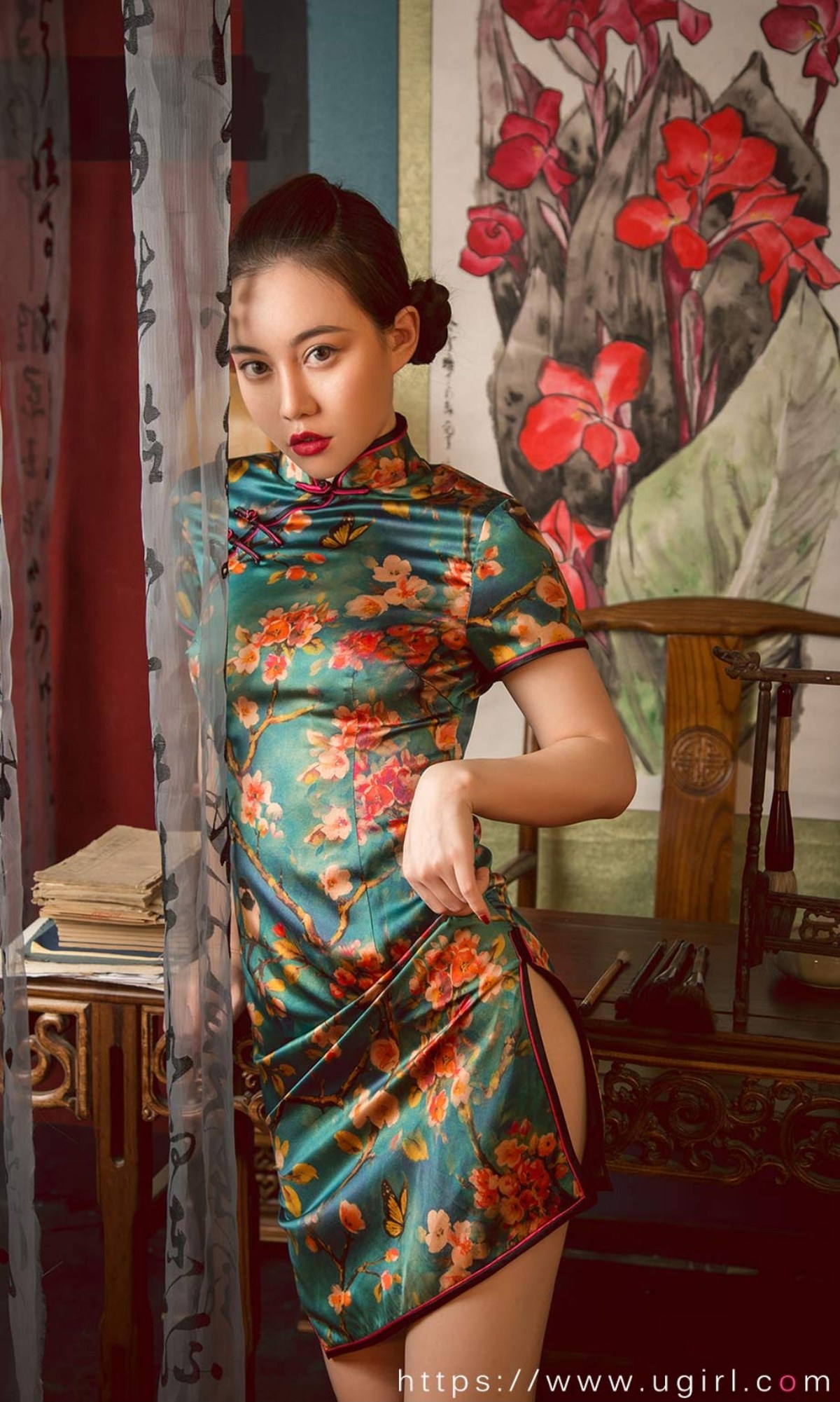 xgyw.top_[Ugirls爱尤物]No.2409_模特刘邦妮＆孟十朵中秋主题低胸性感服饰秀完美身材诱惑写真35P