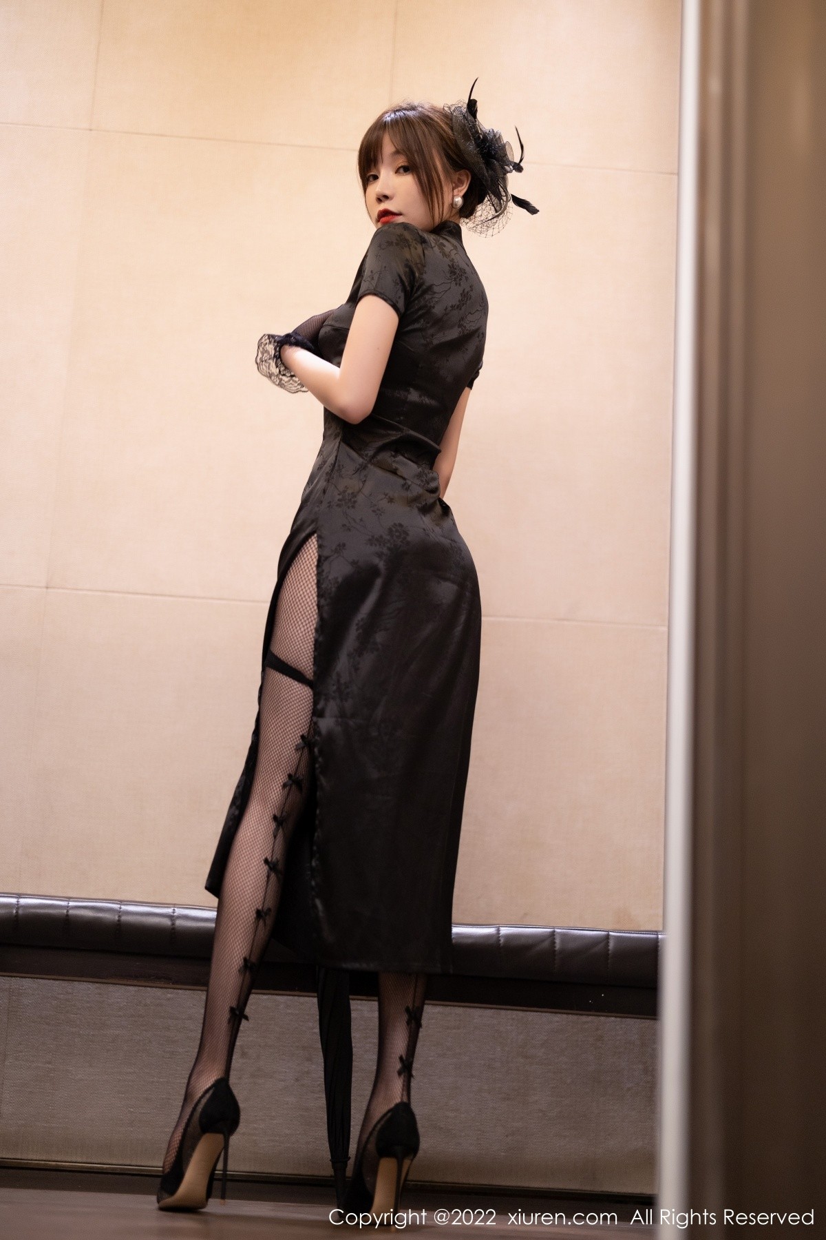 xgyw.top_XiuRen第5532期_女神徐莉芝Booty私房脱性感黑色旗袍露轻透蕾丝内衣诱惑写真79P