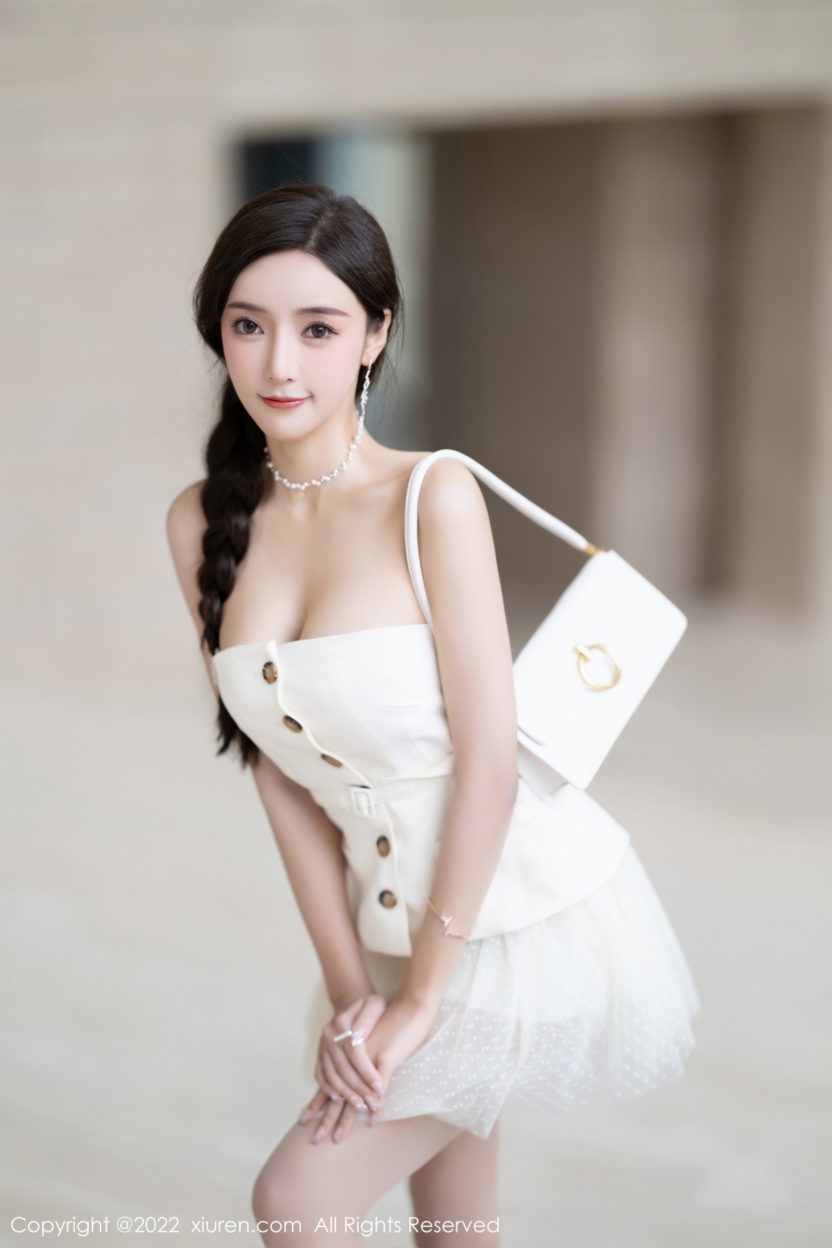 xgyw.top_XiuRen第5539期_女神王馨瑶yanni白色露肩服饰 珍珠色睡裙配蕾丝吊袜诱惑写真78P