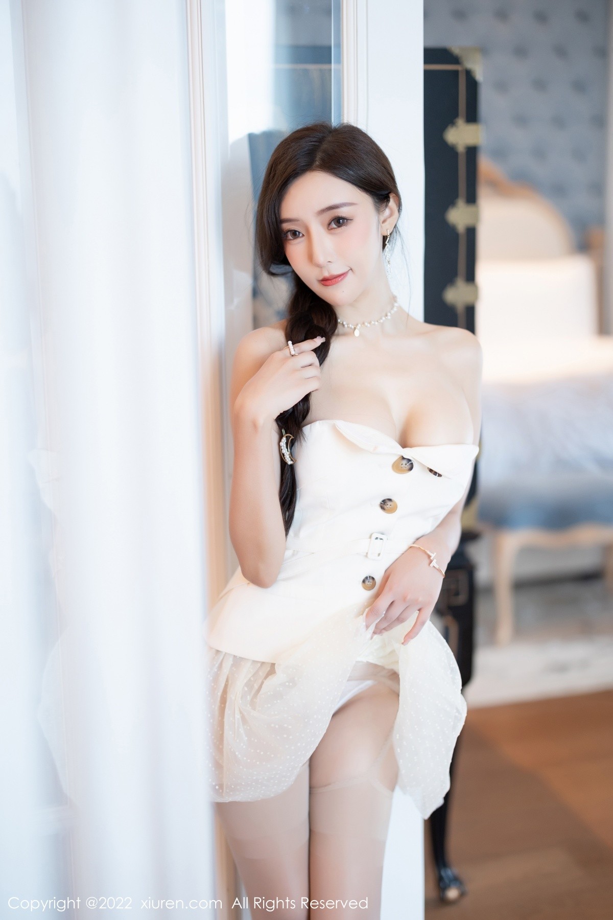 xgyw.top_XiuRen第5539期_女神王馨瑶yanni白色露肩服饰 珍珠色睡裙配蕾丝吊袜诱惑写真78P