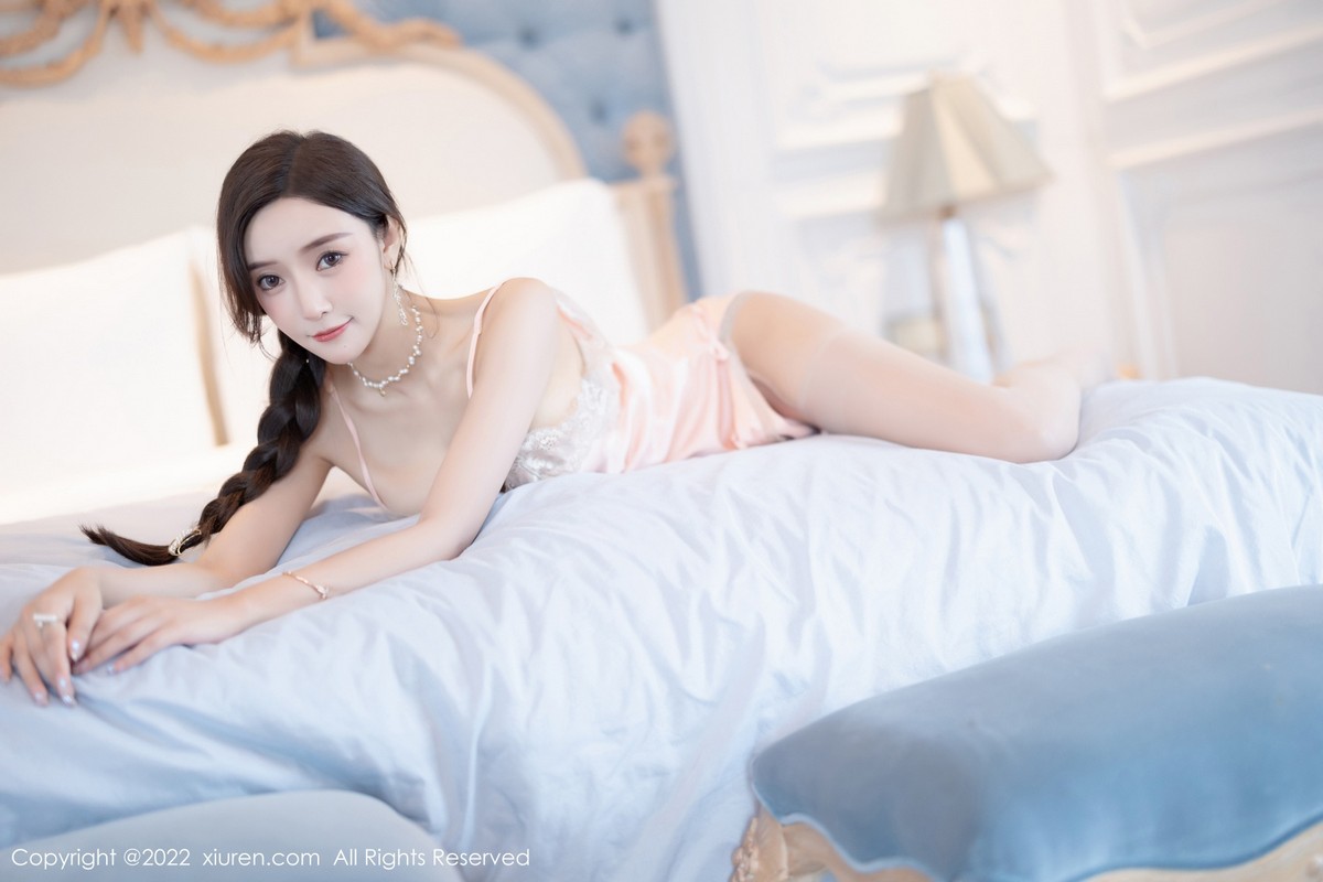 xgyw.top_XiuRen第5539期_女神王馨瑶yanni白色露肩服饰 珍珠色睡裙配蕾丝吊袜诱惑写真78P