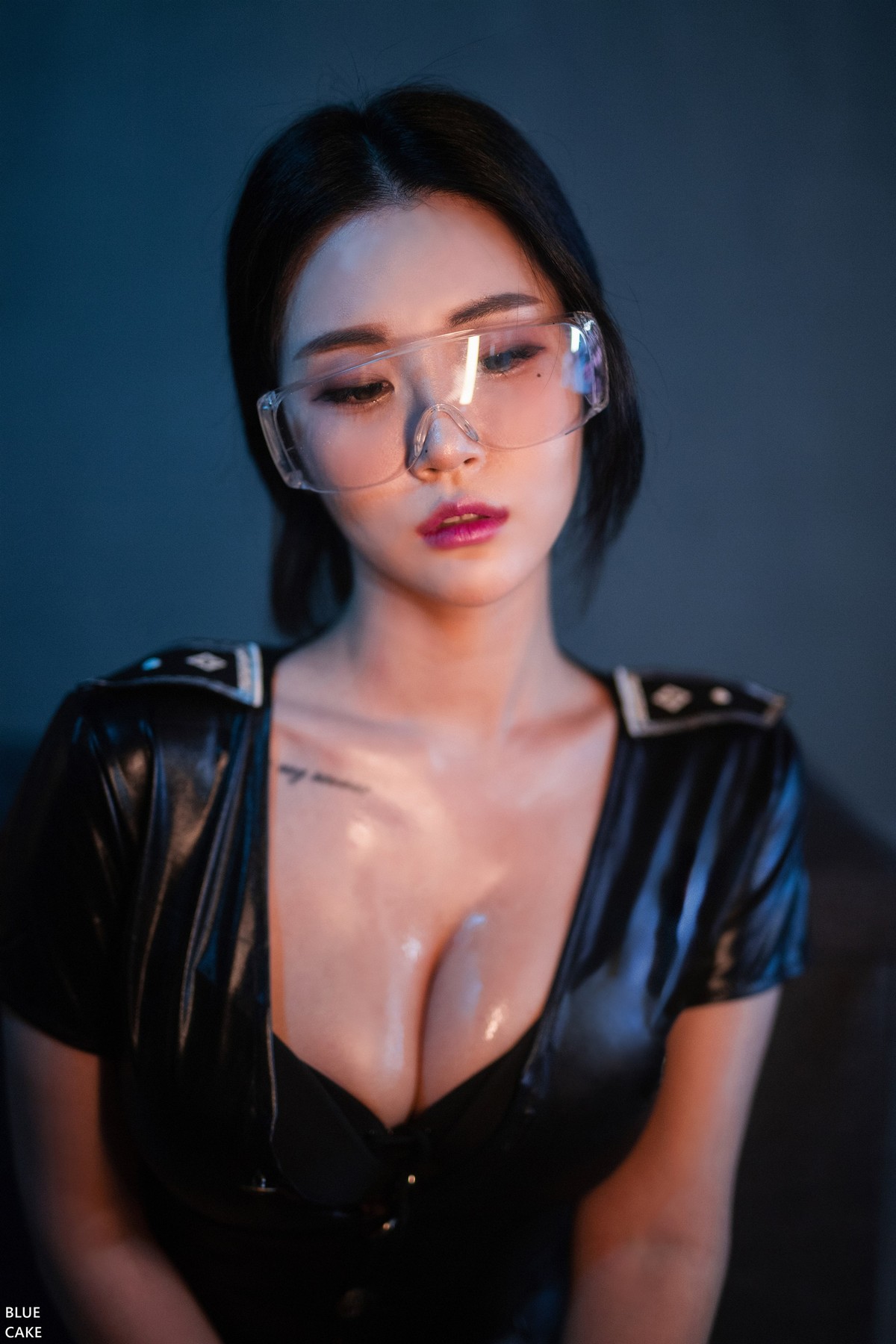 xgyw.top_[Bluecake]Bomi-Siren主题私房性感JK制服 黑色皮质短裙套装秀完美身材诱惑写真71P