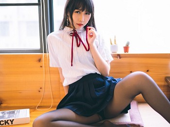 人气Coser不呆猫校服JK主题私人性感黑色短裙下超薄黑色丝袜裤袜极致魅惑写真64P