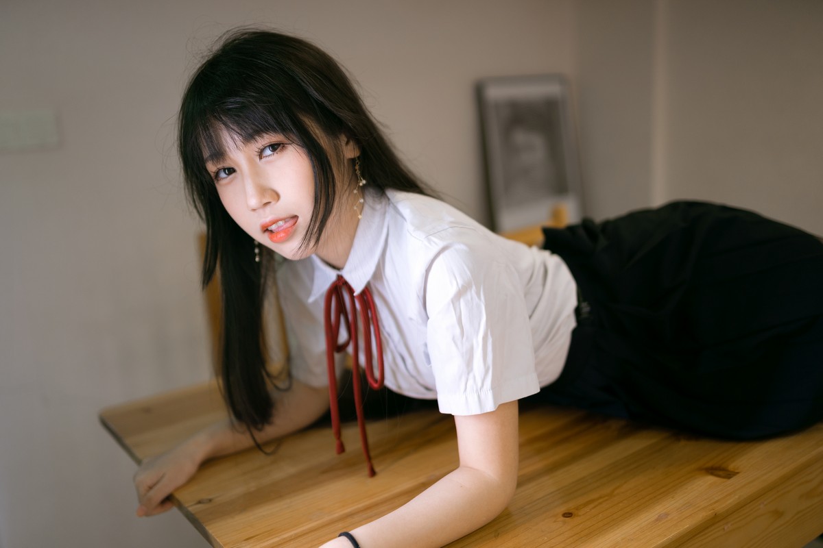 xgyw.top_人气Coser不呆猫校服JK主题私房性感黑色短裙下超薄黑丝裤袜极致魅惑写真64P