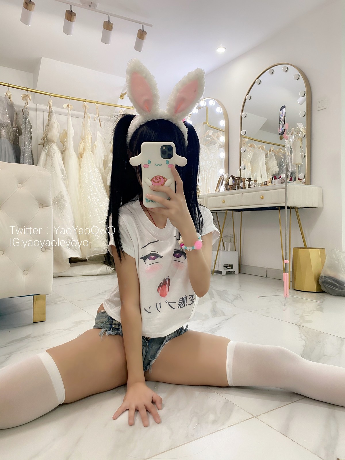 xgyw.top_网络美女软妹摇摇乐一只小兔子主题私房半脱露白色蕾丝内衣秀豪乳遮点诱惑写真94P