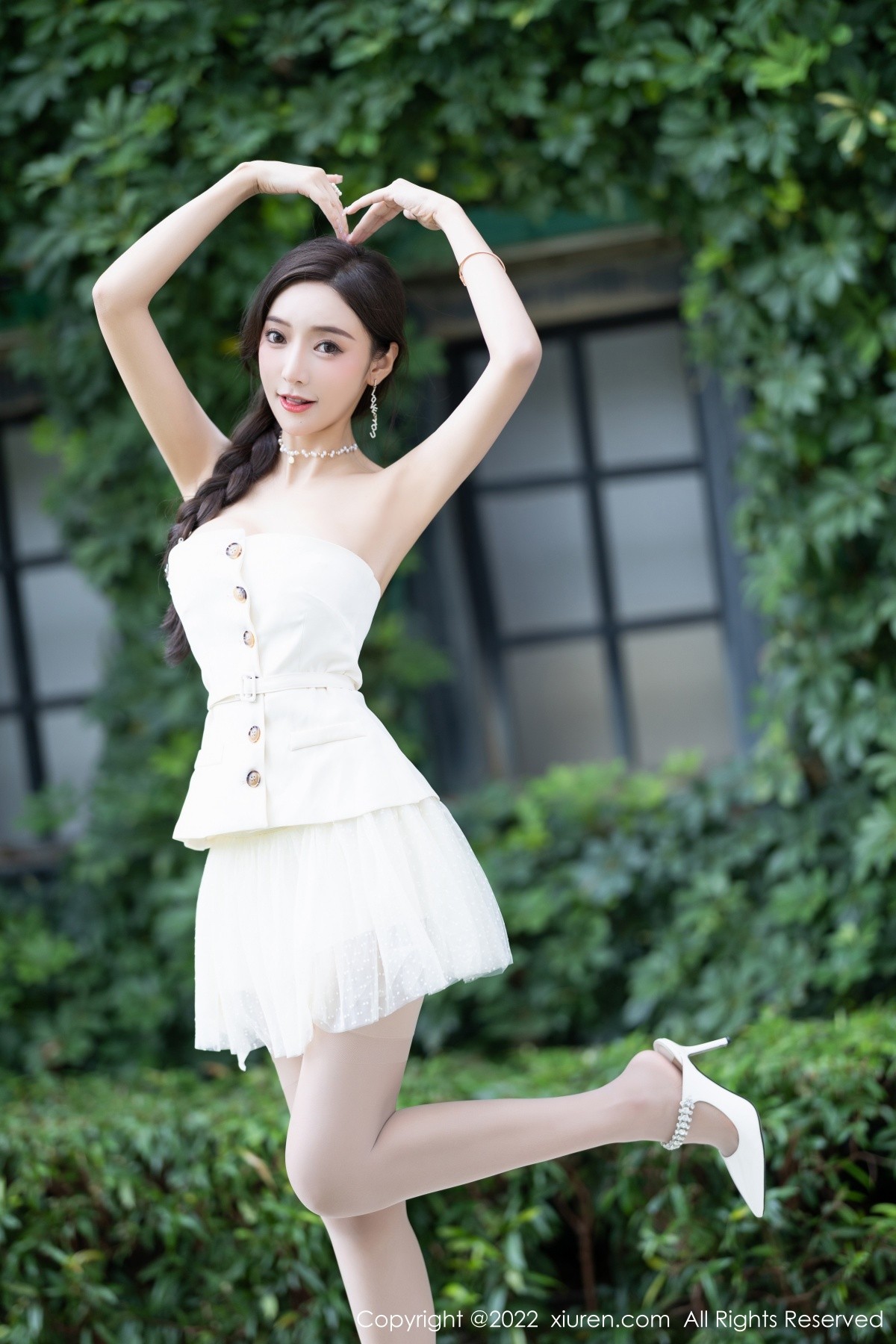 xgyw.top_XiuRen第5539期_女神王馨瑶yanni白色露肩服饰 珍珠色睡裙配蕾丝吊袜诱惑写真78P