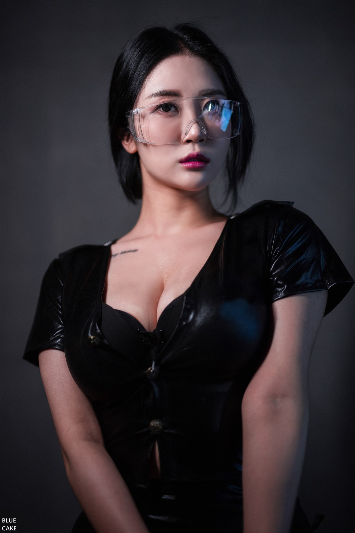xgyw.top_[Bluecake]Bomi-Siren主题私房性感JK制服 黑色皮质短裙套装秀完美身材诱惑写真71P
