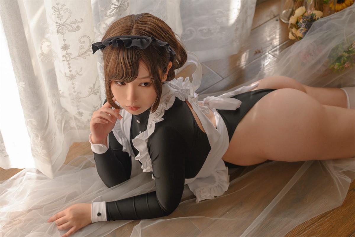 xgyw.top_二次元美少女PAKI酱高叉女仆主题性感女仆装配白丝袜半脱露豪乳翘臀诱惑写真34P
