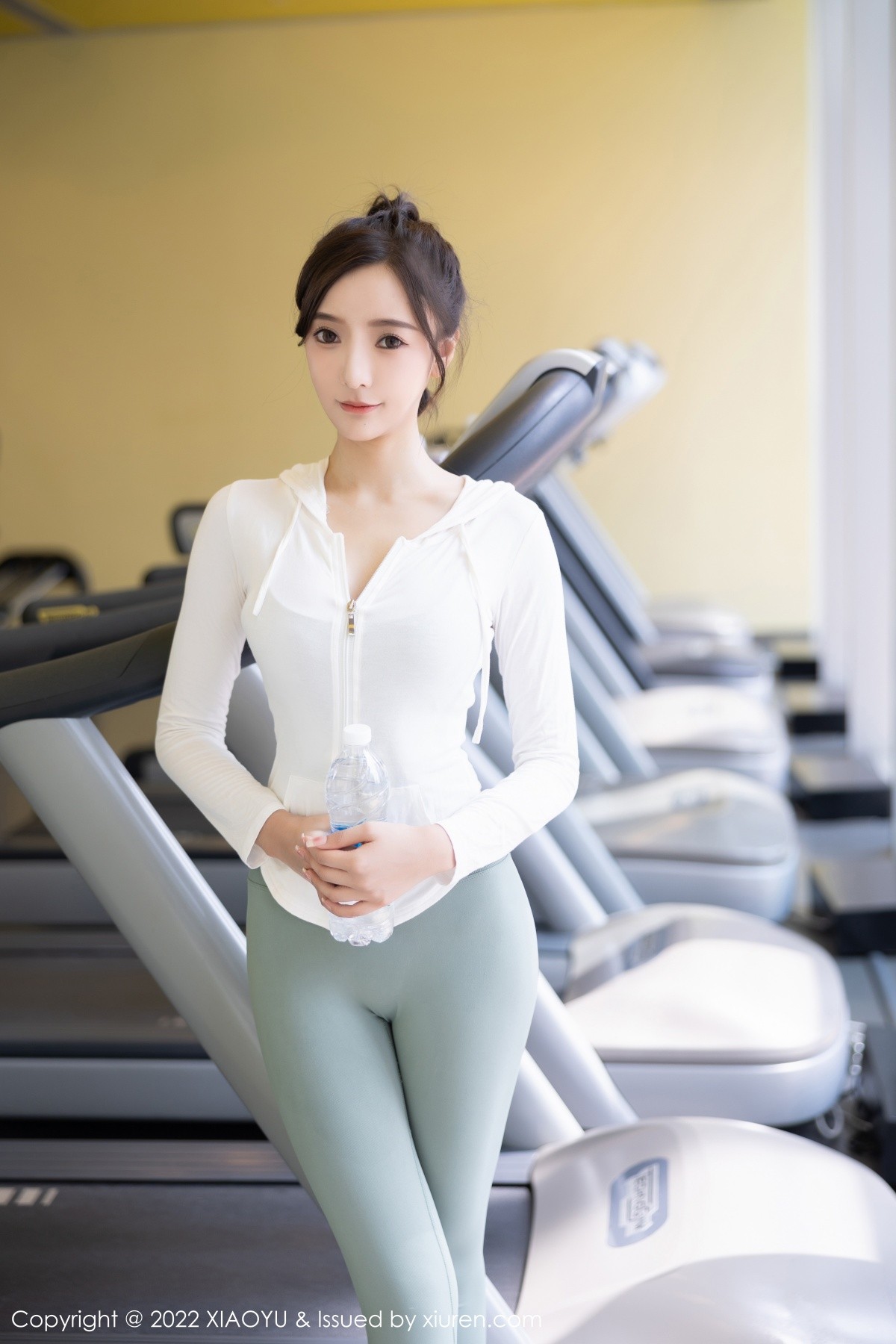 xgyw.top_[XiaoYu画语界]Vol.857_女神王馨瑶yanni健身所场绿灰色运动服半脱秀完美身材诱惑写真85P