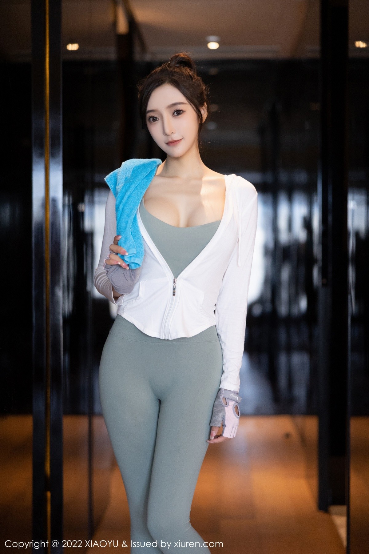 xgyw.top_[XiaoYu画语界]Vol.857_女神王馨瑶yanni健身所场绿灰色运动服半脱秀完美身材诱惑写真85P