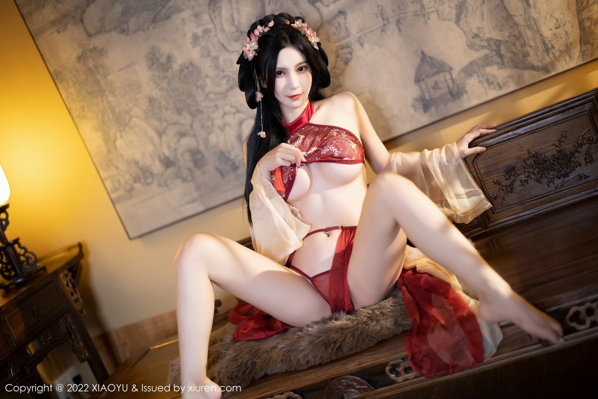 xgyw.top_[XiaoYu画语界]Vol.858_模特小蛮妖Yummy杭州旅拍红色丝绸古装服露白嫩肌肤诱惑写真81P