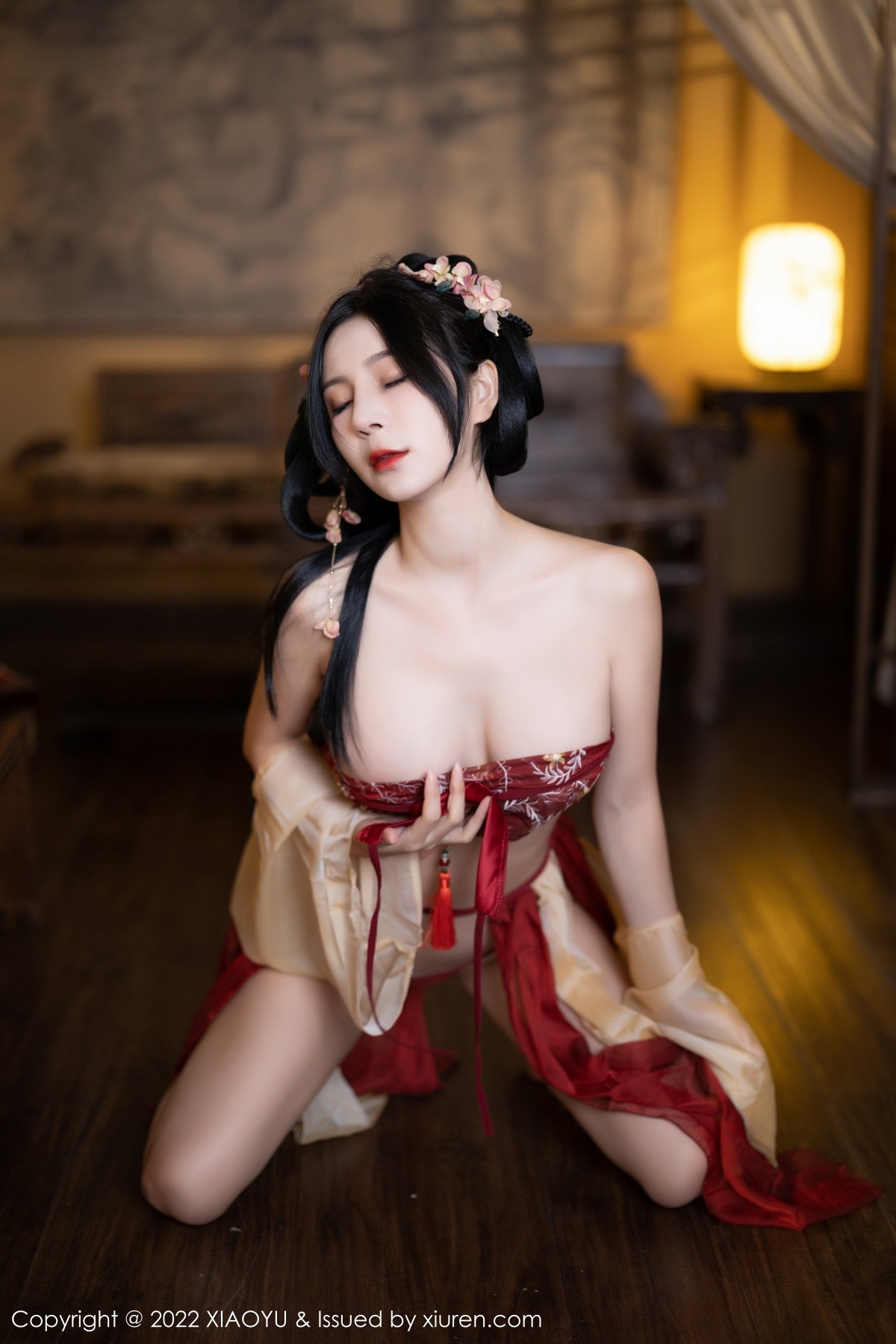 xgyw.top_[XiaoYu画语界]Vol.858_模特小蛮妖Yummy杭州旅拍红色丝绸古装服露白嫩肌肤诱惑写真81P