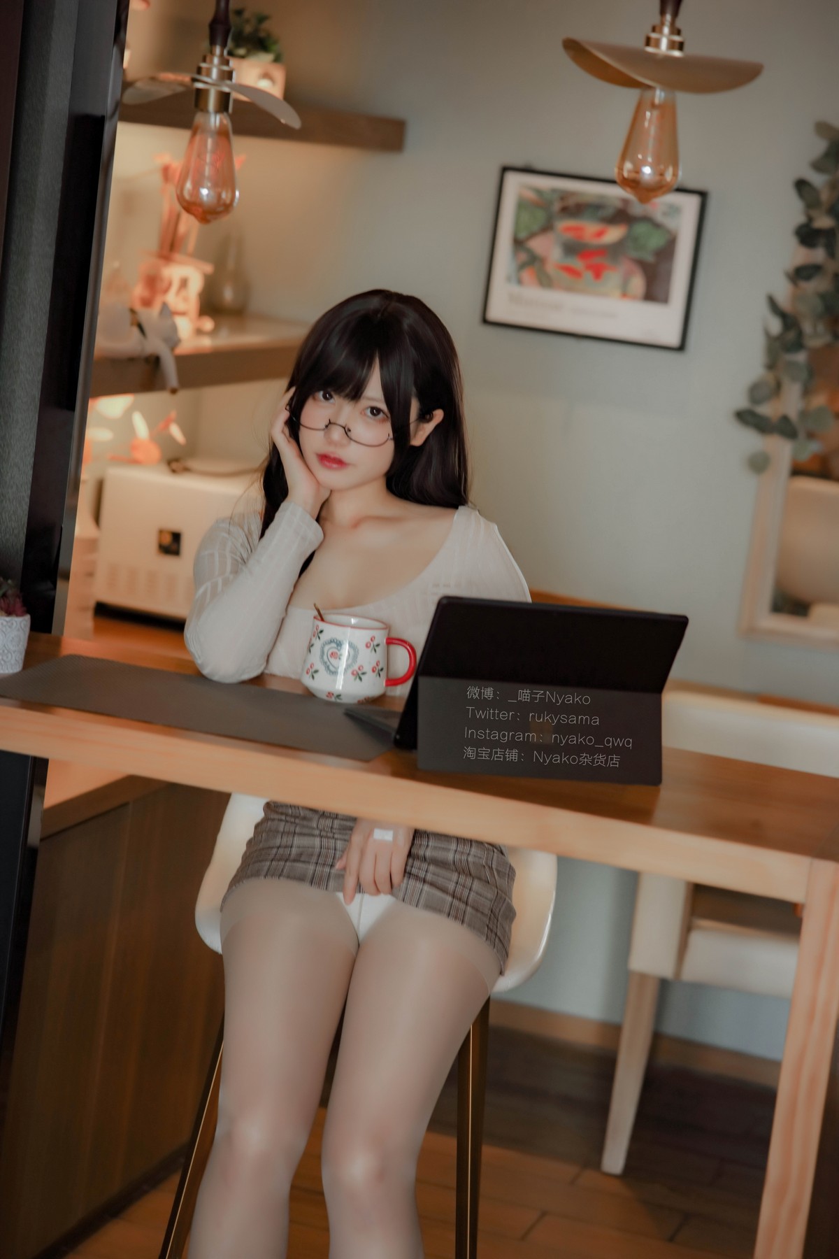 xgyw.top_网络美女Nyako喵子人妻本主题紧身服饰配短裙半脱露豪乳遮点极致诱惑写真87P