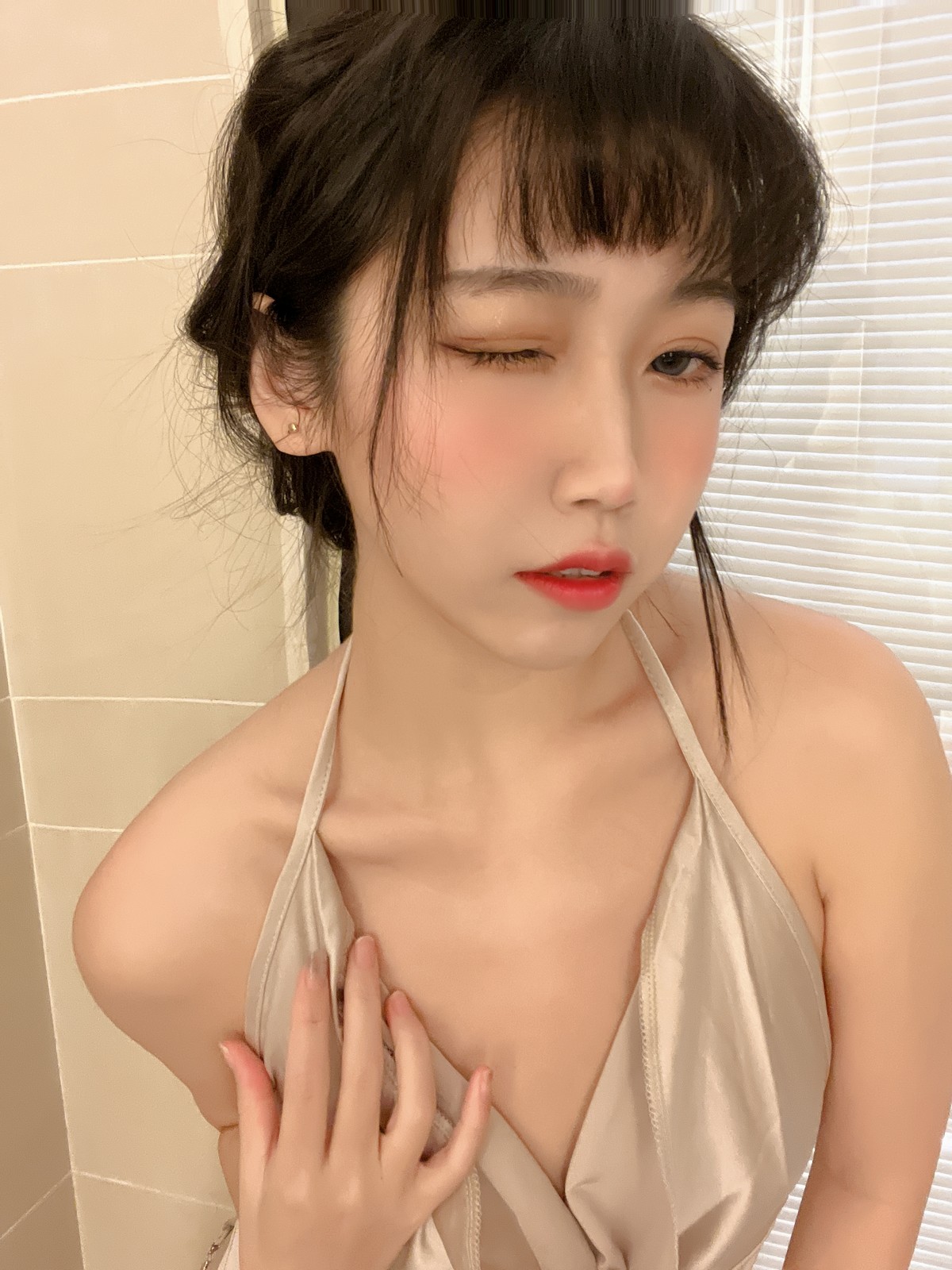 xgyw.top_人气Coser不呆猫浴室人妻主题私房浴室性感服饰配超薄开档肉丝湿身诱惑写真42P