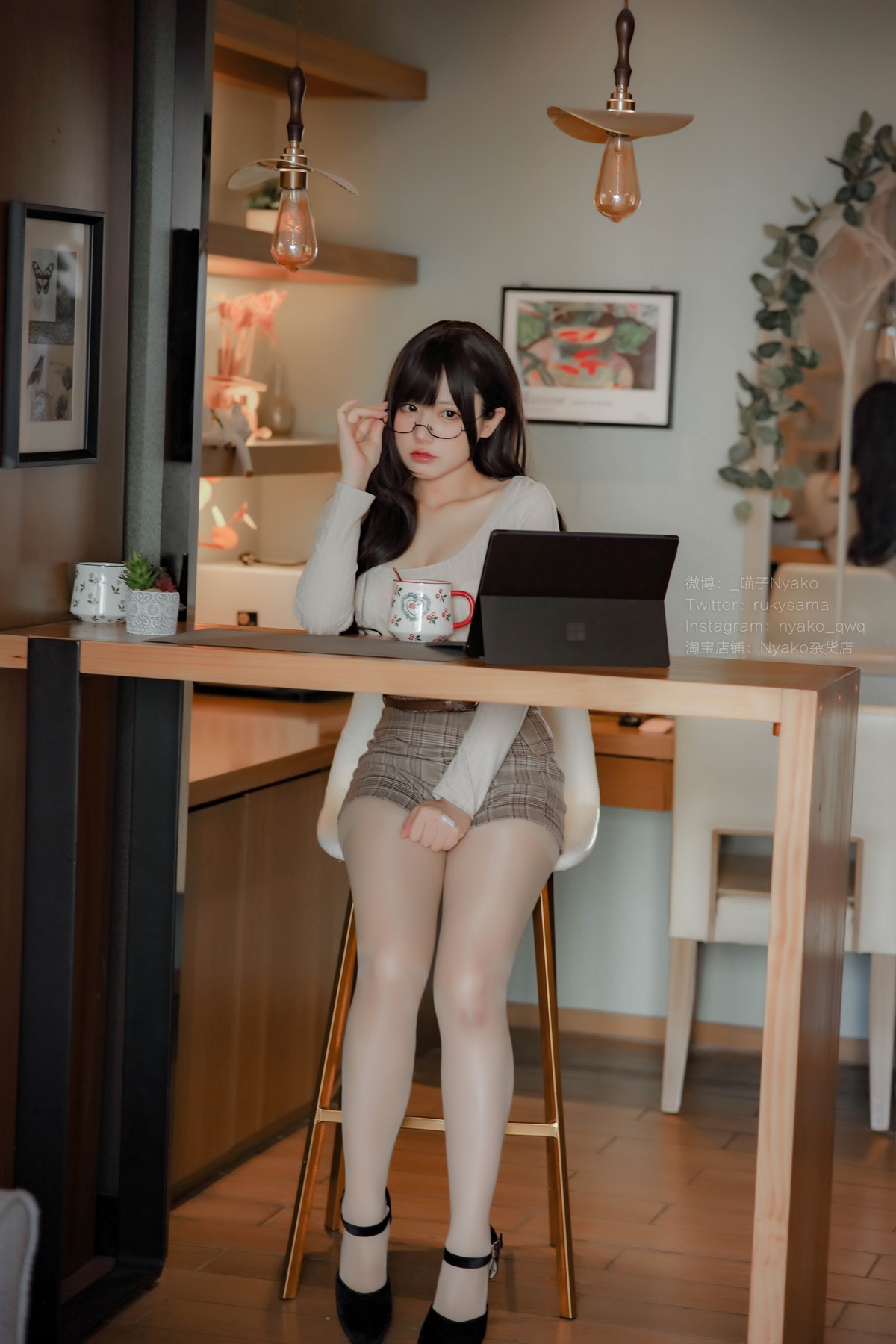 xgyw.top_网络美女Nyako喵子人妻本主题紧身服饰配短裙半脱露豪乳遮点极致诱惑写真87P