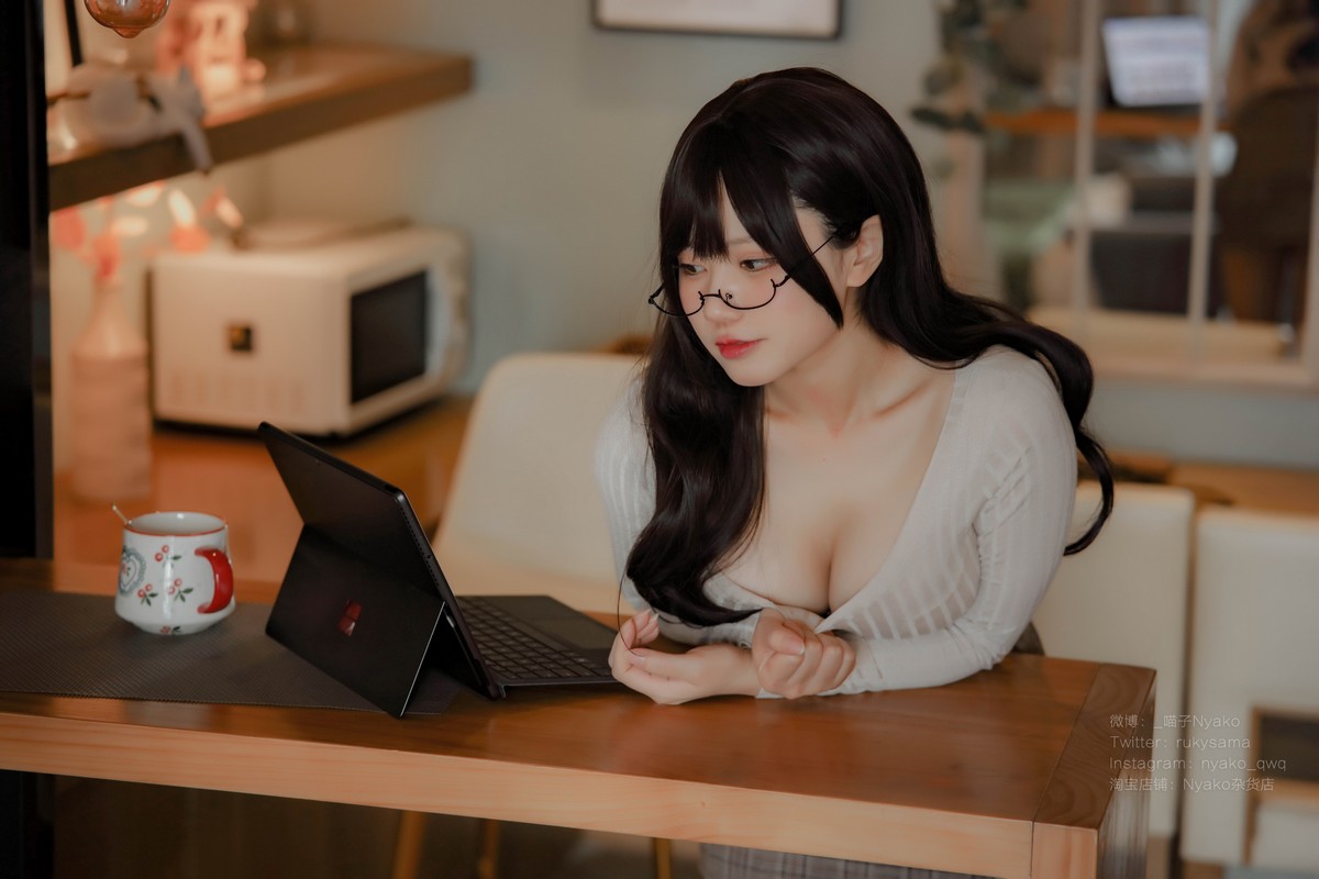 xgyw.top_网络美女Nyako喵子人妻本主题紧身服饰配短裙半脱露豪乳遮点极致诱惑写真87P