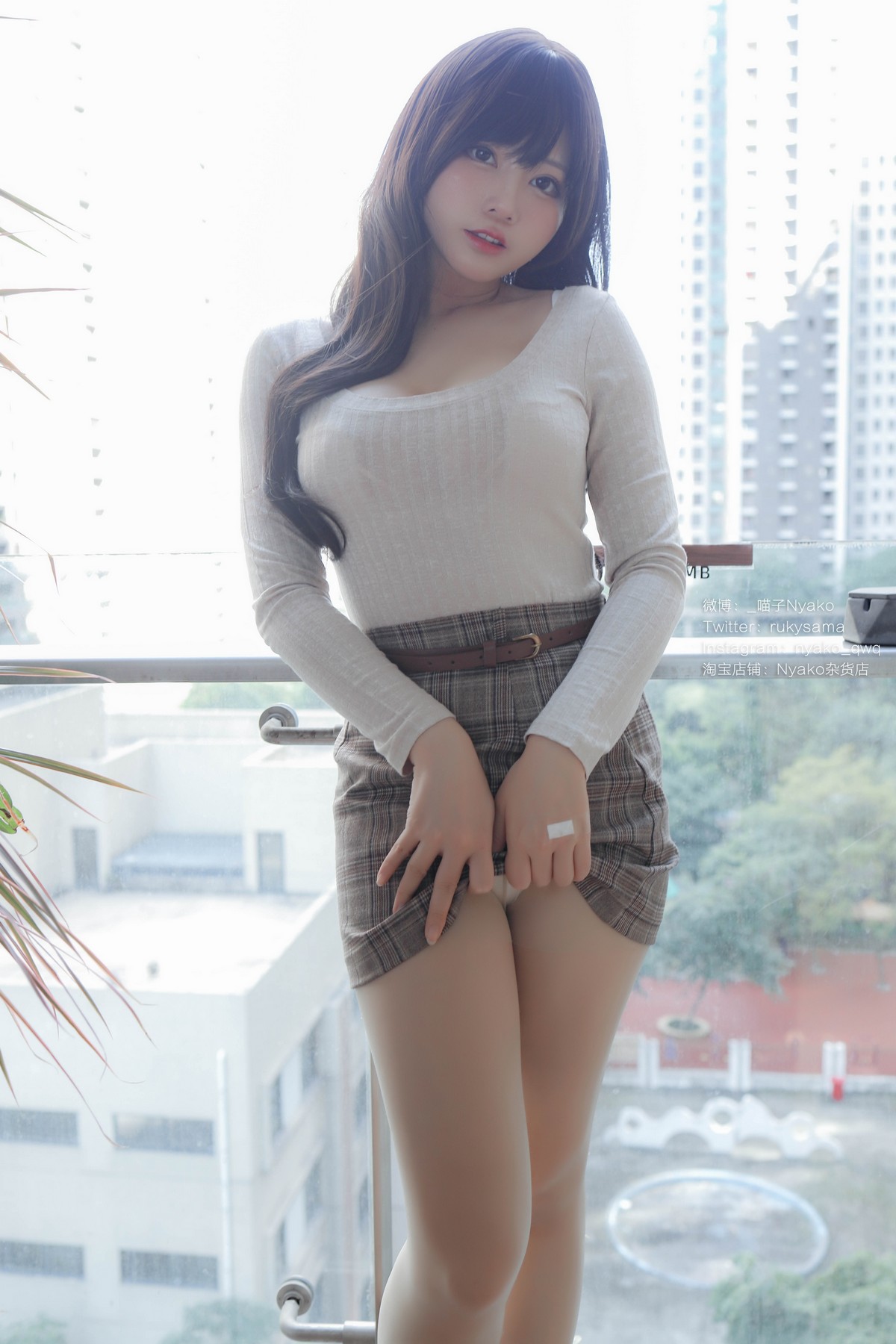 xgyw.top_网络美女Nyako喵子人妻本主题紧身服饰配短裙半脱露豪乳遮点极致诱惑写真87P