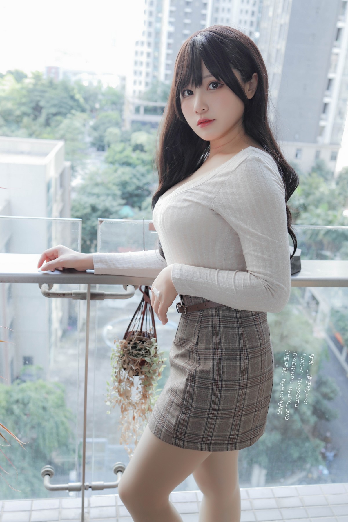 xgyw.top_网络美女Nyako喵子人妻本主题紧身服饰配短裙半脱露豪乳遮点极致诱惑写真87P