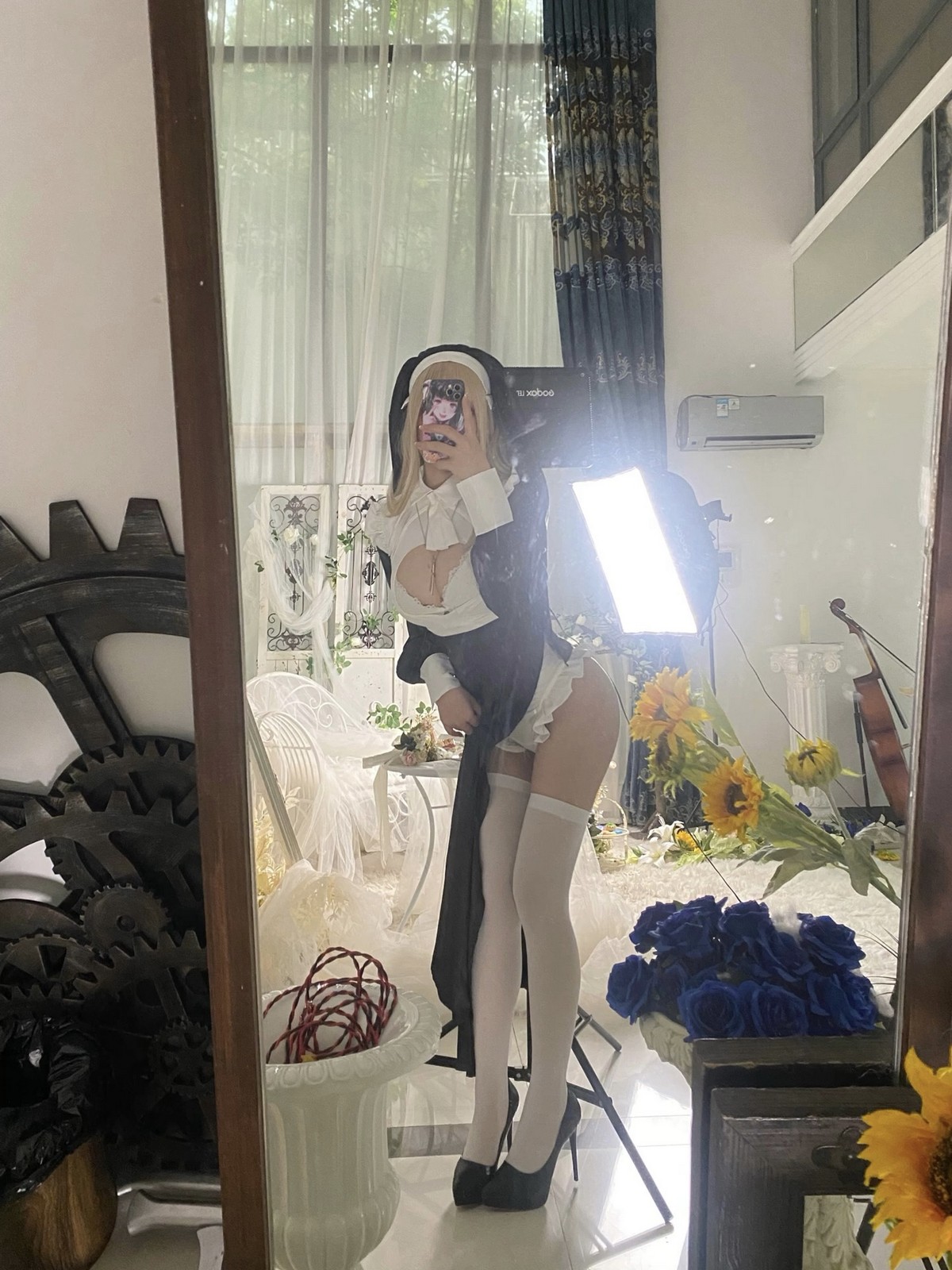 xgyw.top_二次元妹子抱走莫子aa生日特辑主题性感修女装扮半脱露豪乳豹纹遮点诱惑写真75P