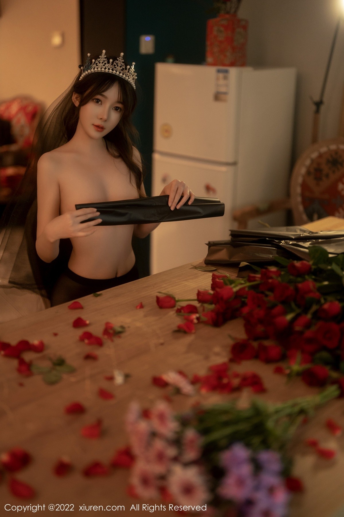 xgyw.top_XiuRen第5552期_模特婠婠么私房性感黑色露肩连衣裙配超薄黑丝秀曼妙身材写真74P
