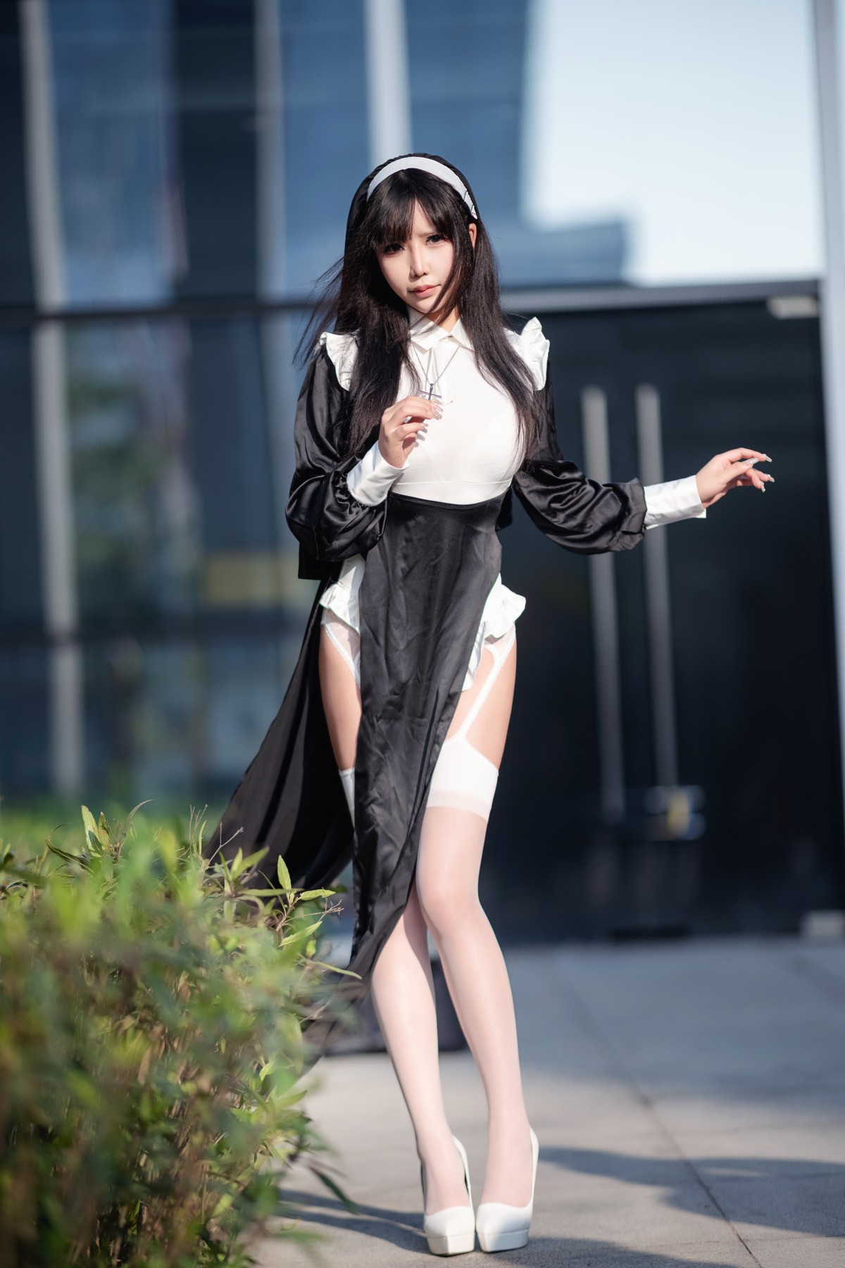 xgyw.top_二次元妹子抱走莫子aa生日特辑主题性感修女装扮半脱露豪乳豹纹遮点诱惑写真75P