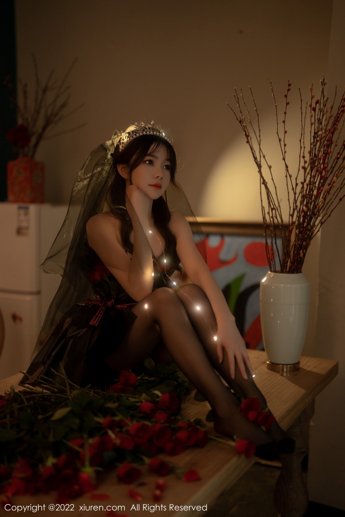 xgyw.top_XiuRen第5552期_模特婠婠么私房性感黑色露肩连衣裙配超薄黑丝秀曼妙身材写真74P