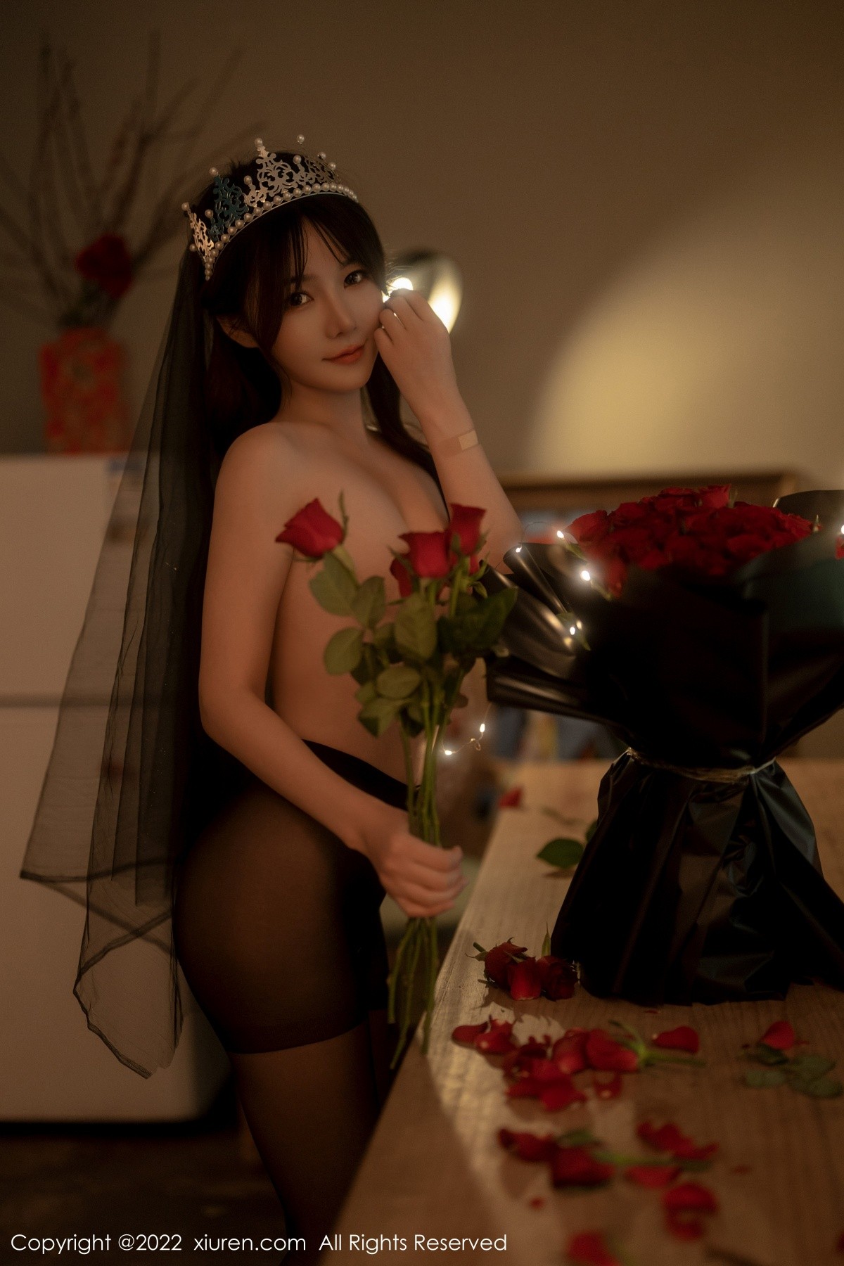 xgyw.top_XiuRen第5552期_模特婠婠么私房性感黑色露肩连衣裙配超薄黑丝秀曼妙身材写真74P