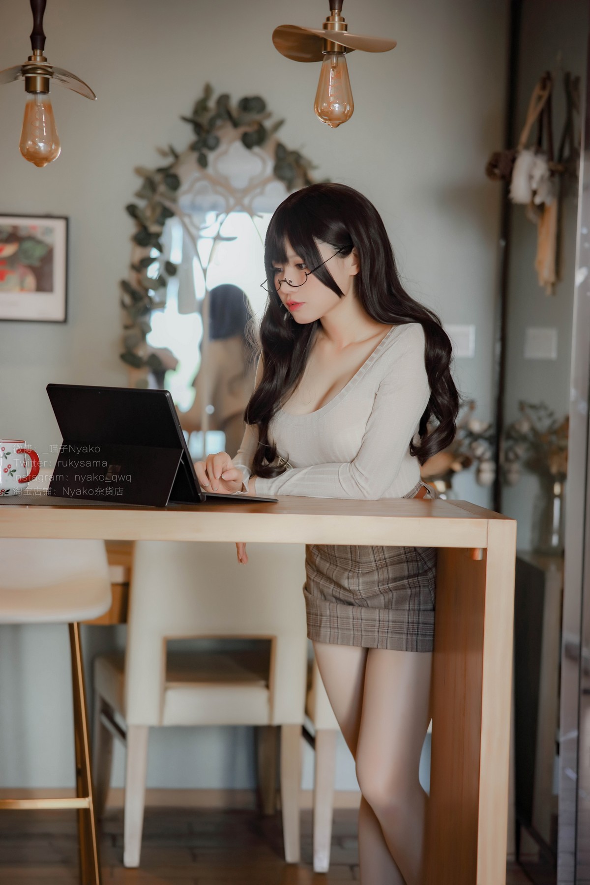 xgyw.top_网络美女Nyako喵子人妻本主题紧身服饰配短裙半脱露豪乳遮点极致诱惑写真87P