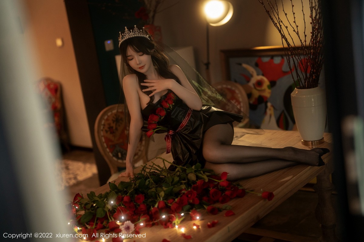 xgyw.top_XiuRen第5552期_模特婠婠么私房性感黑色露肩连衣裙配超薄黑丝秀曼妙身材写真74P