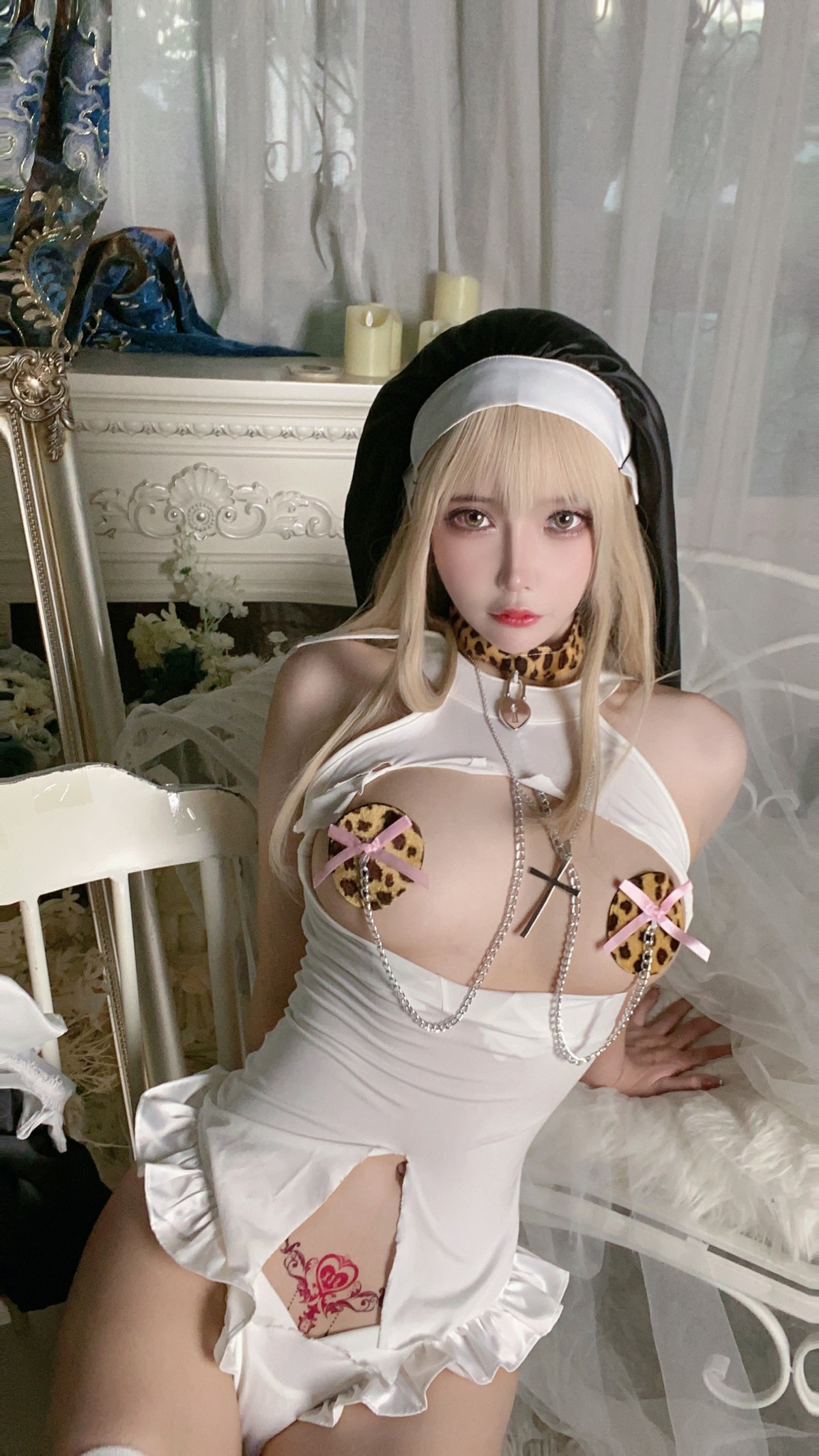 xgyw.top_二次元妹子抱走莫子aa生日特辑主题性感修女装扮半脱露豪乳豹纹遮点诱惑写真75P