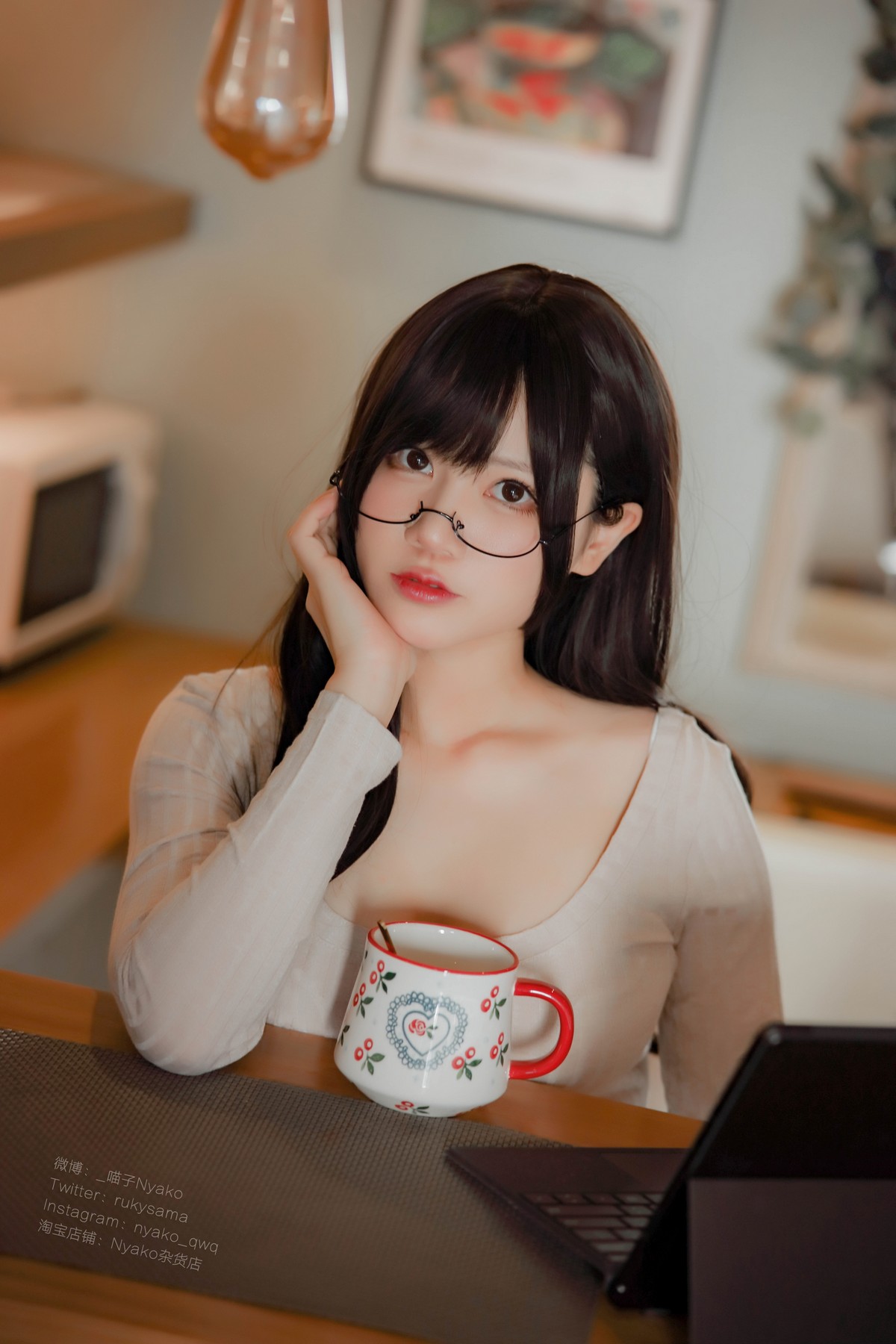 xgyw.top_网络美女Nyako喵子人妻本主题紧身服饰配短裙半脱露豪乳遮点极致诱惑写真87P