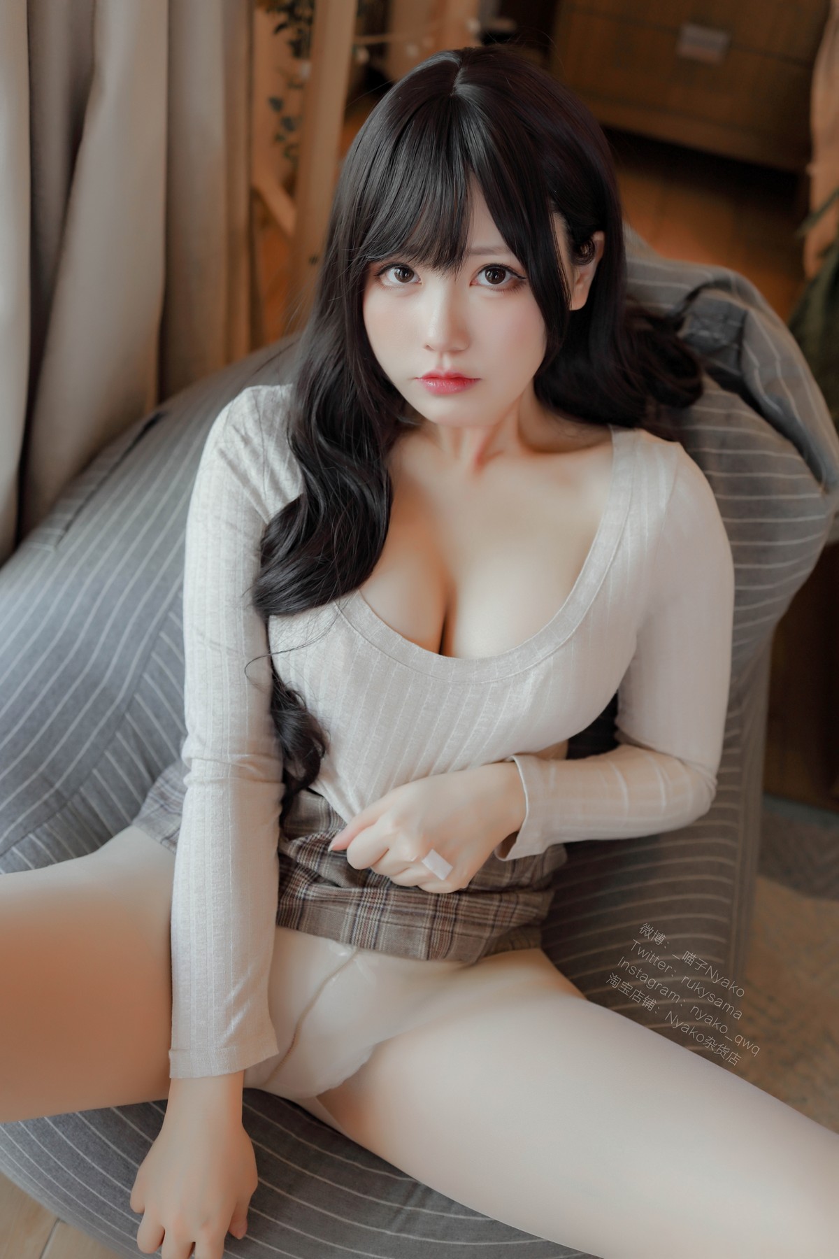 xgyw.top_网络美女Nyako喵子人妻本主题紧身服饰配短裙半脱露豪乳遮点极致诱惑写真87P