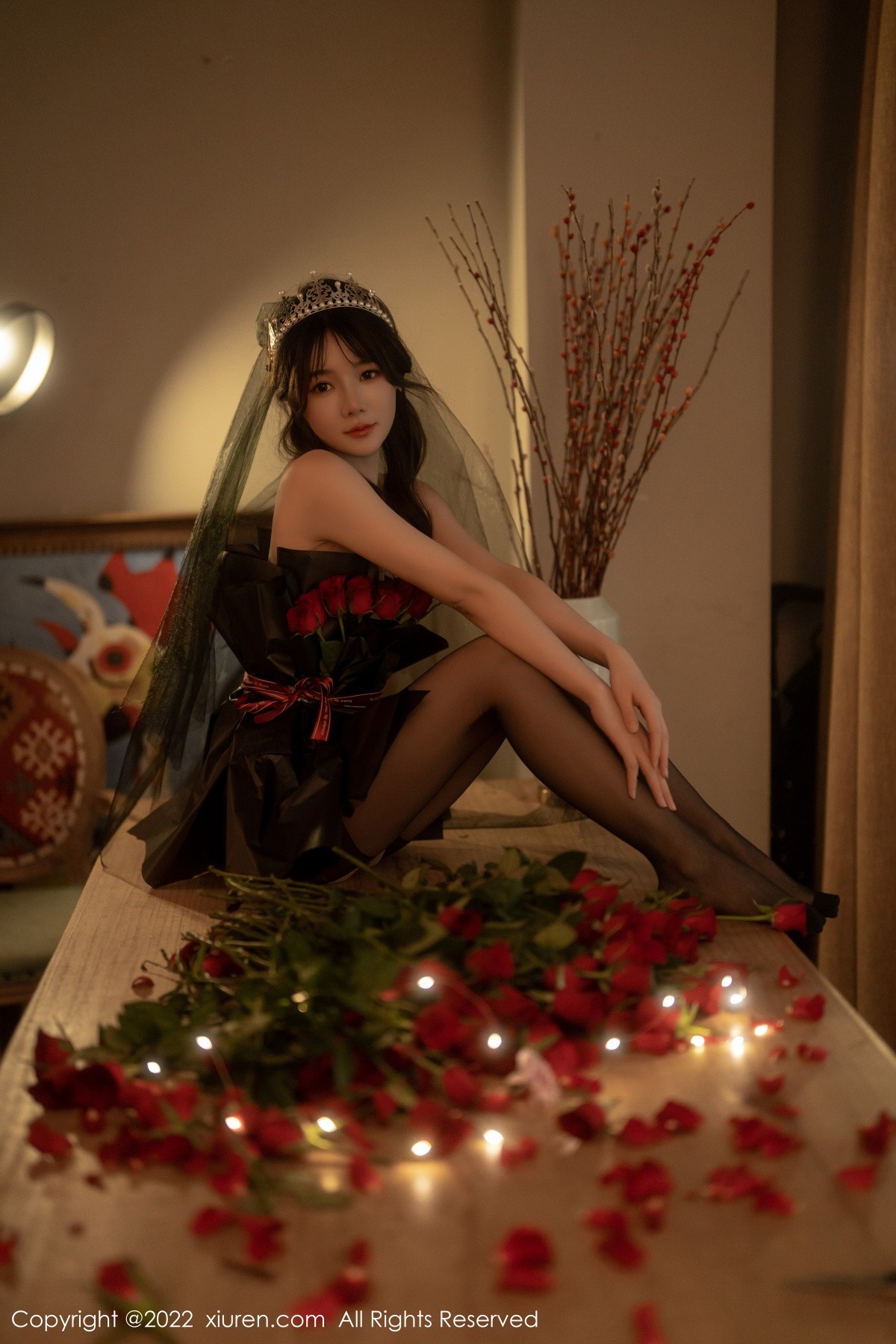xgyw.top_XiuRen第5552期_模特婠婠么私房性感黑色露肩连衣裙配超薄黑丝秀曼妙身材写真74P
