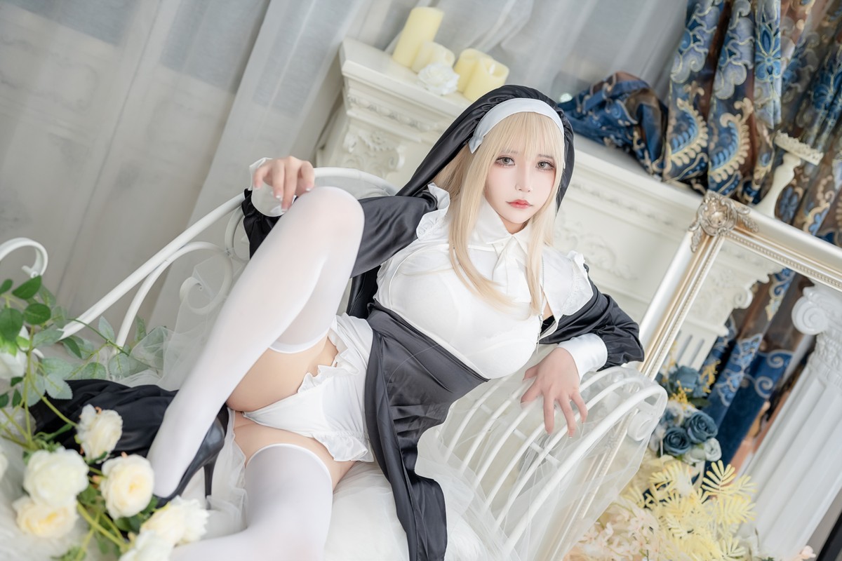 xgyw.top_二次元妹子抱走莫子aa生日特辑主题性感修女装扮半脱露豪乳豹纹遮点诱惑写真75P