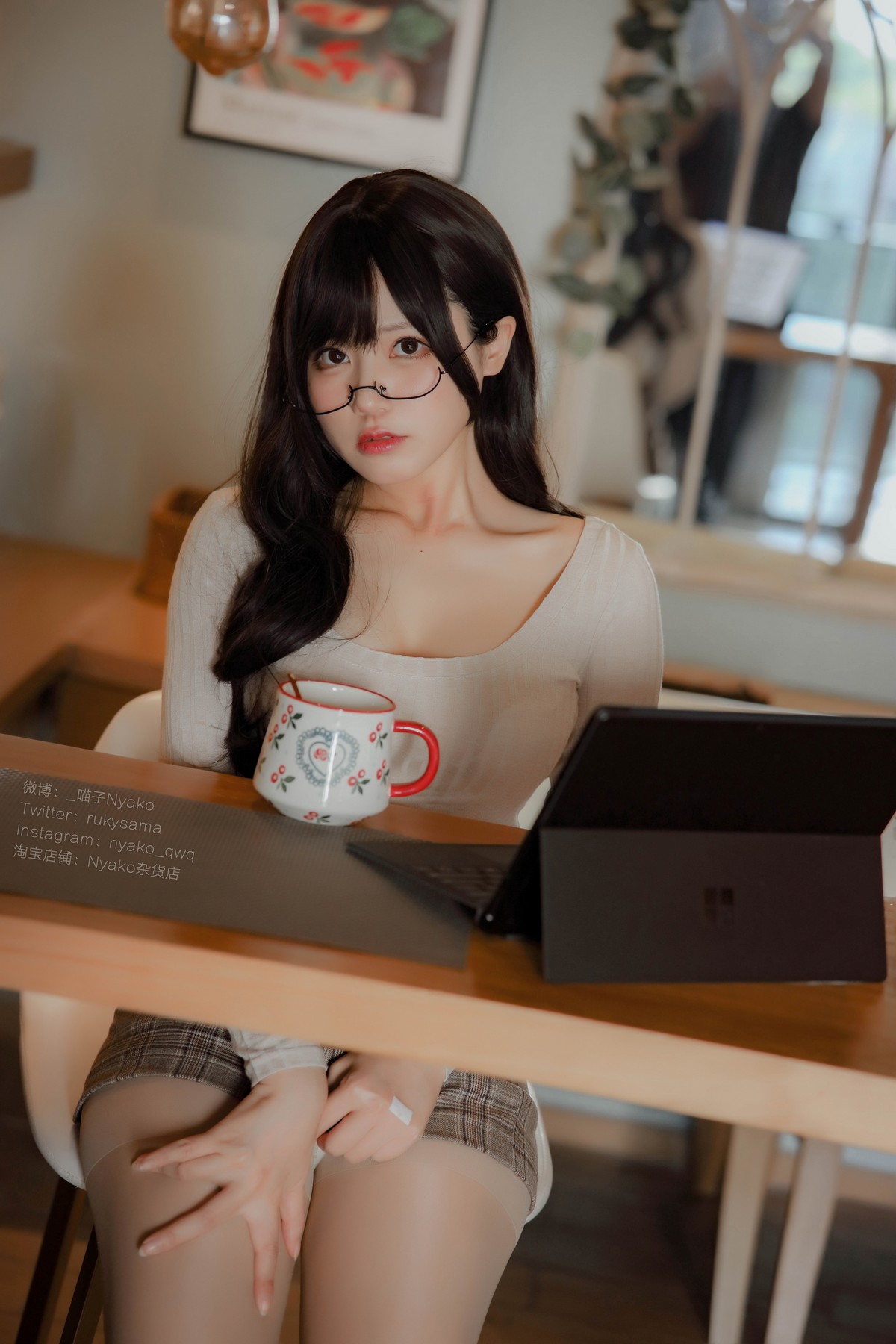 xgyw.top_网络美女Nyako喵子人妻本主题紧身服饰配短裙半脱露豪乳遮点极致诱惑写真87P